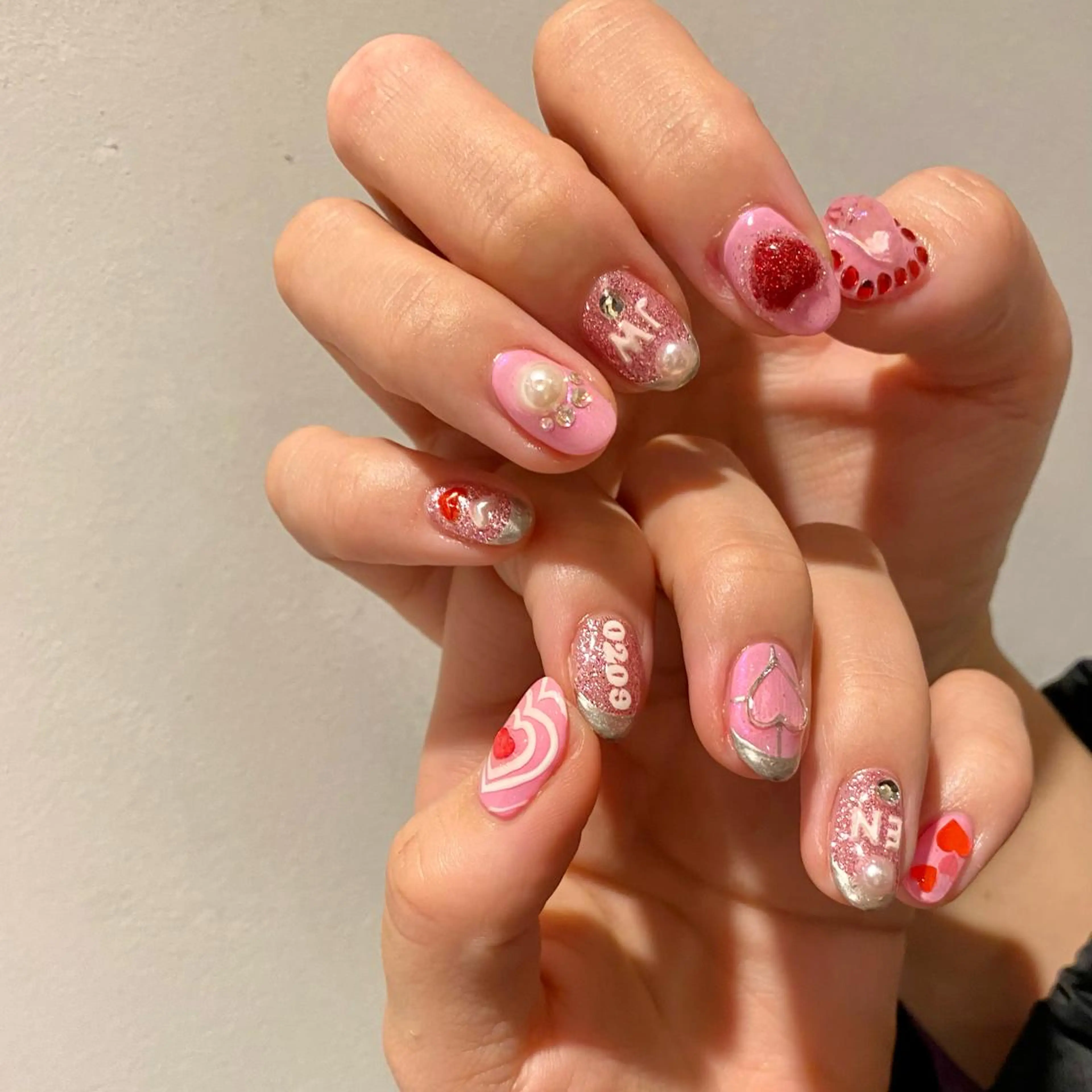 ネイル ニュアンスネイル バレンタイン ハンドネイル RINO AMANE nailのネイルデザイン
