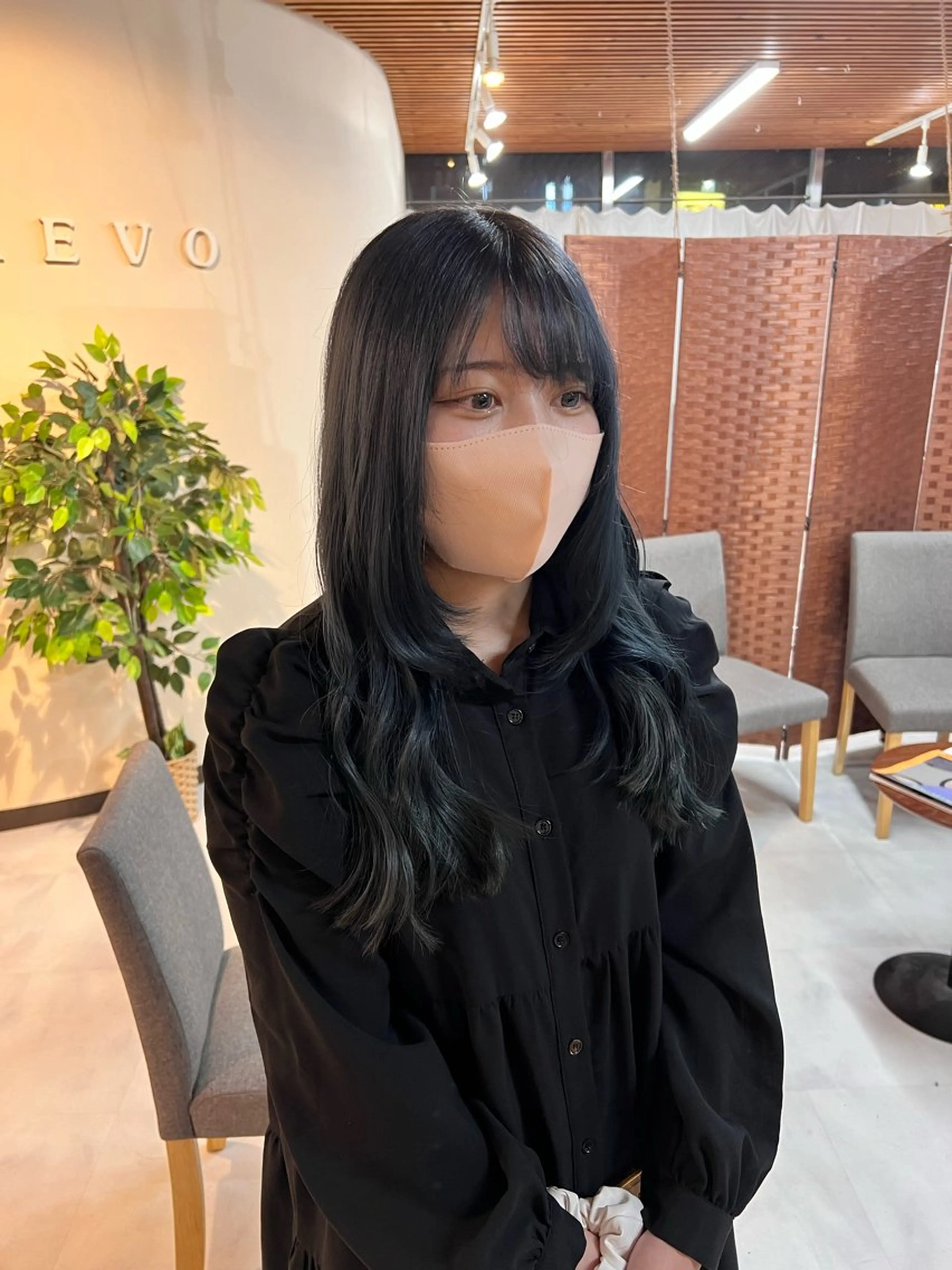 セミロング カラー ルーツ/ デザイン/ ハイトーン/おこのぎのヘアスタイル