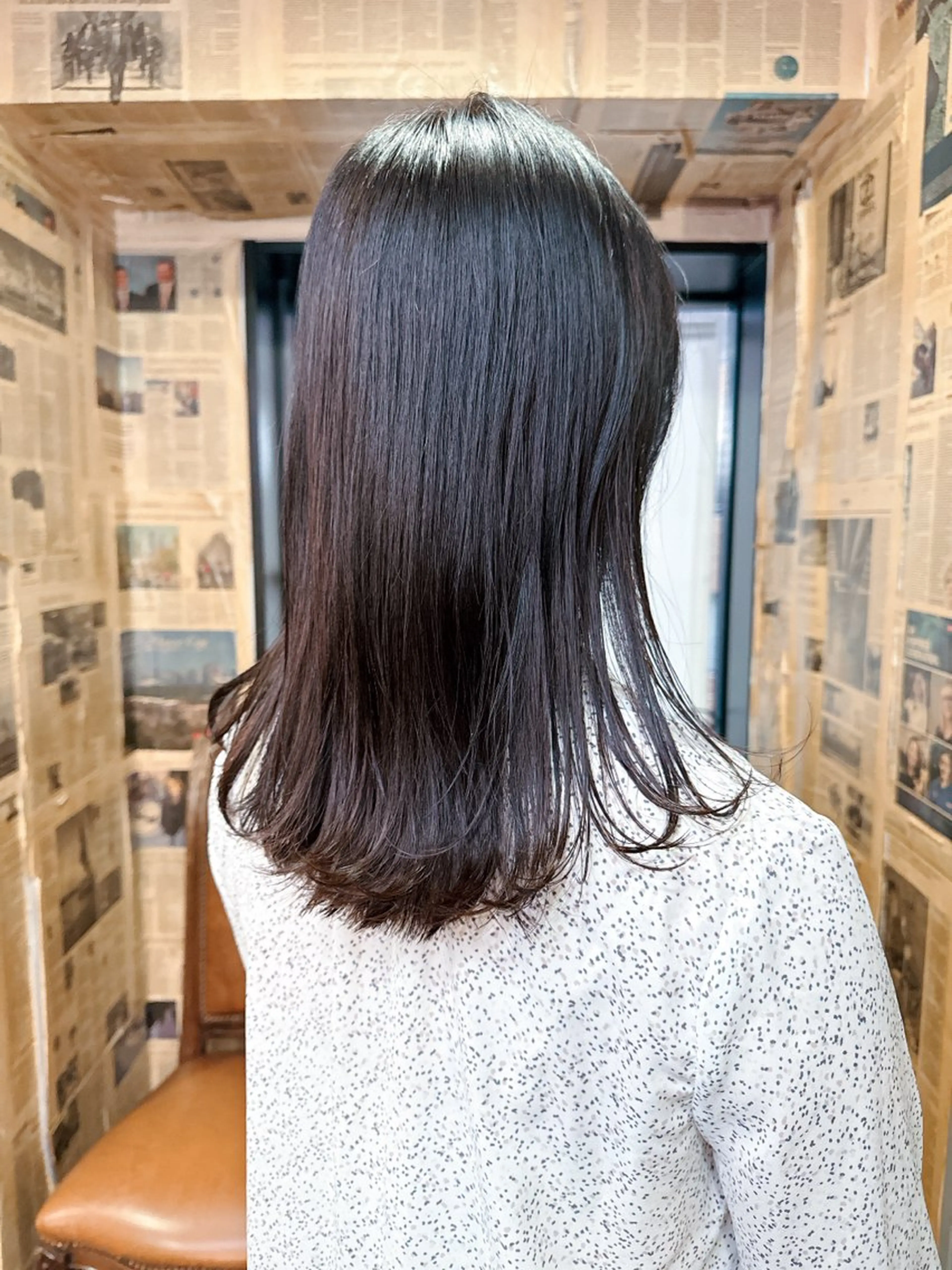 ミディアム カラー ベージュカラー ピンクカラー ハイレイヤー レイヤーカット 外ハネヘア Chic シックのヘアスタイル