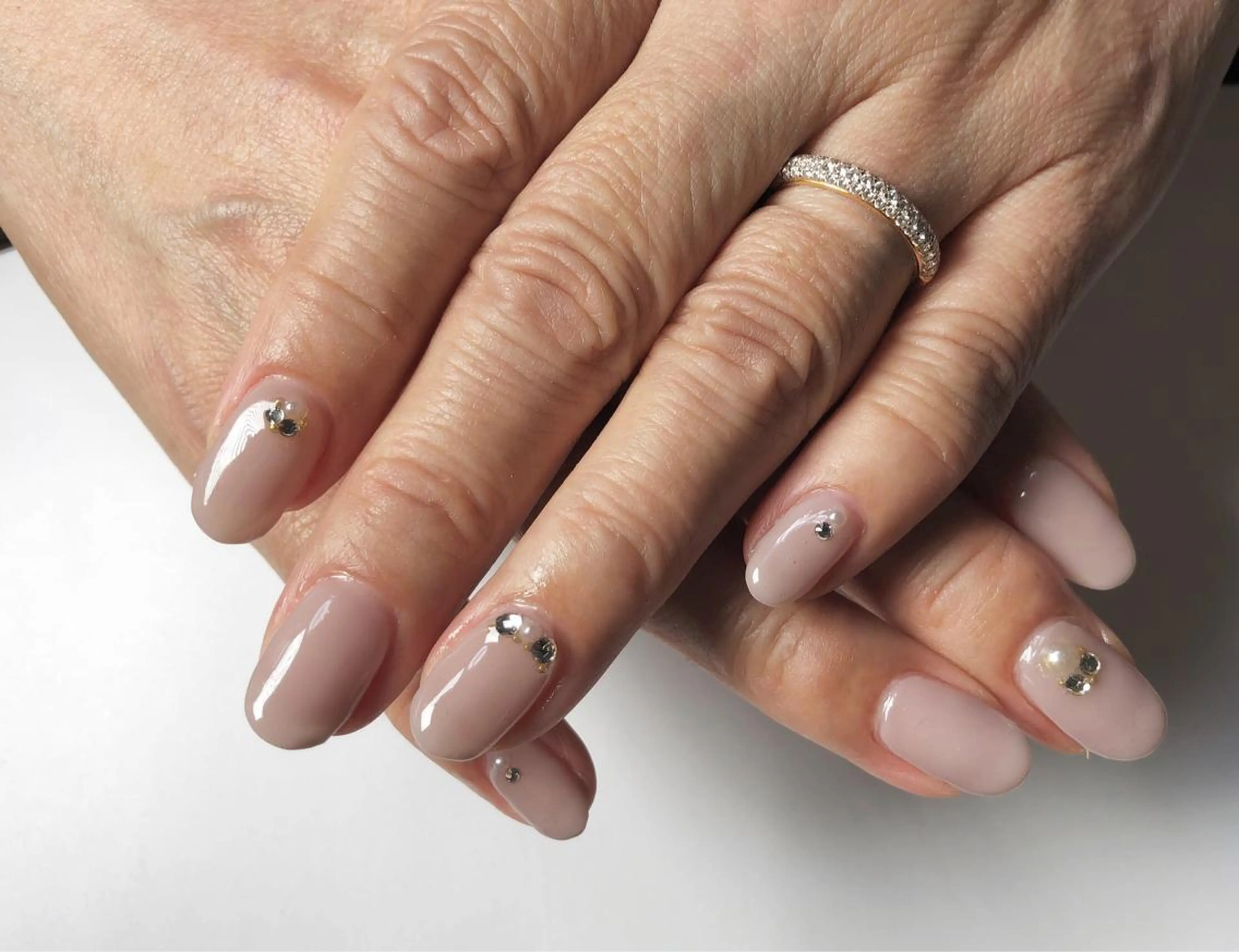 ネイル ワンカラーネイル シンプルネイル ストーンネイル gui amichantoco所属・gui amichanのネイルデザイン