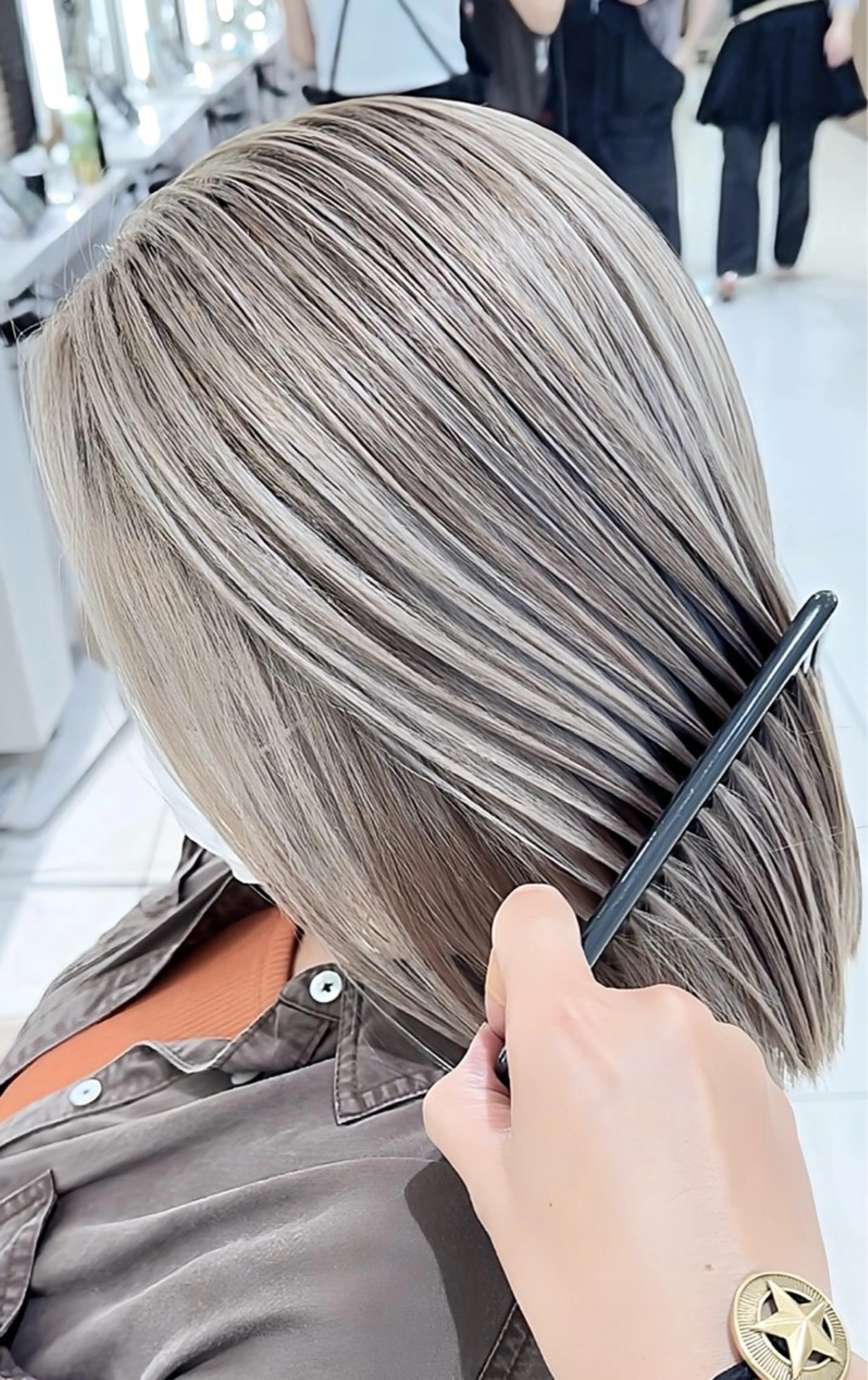 ミディアム カラー バレイヤージュ ハイライトカラー ハイライト 髪質改善 レイヤーカット カット ヘアカラー トリートメント 山崎俊輔/髪質改善 /バレイヤージュのヘアスタイル