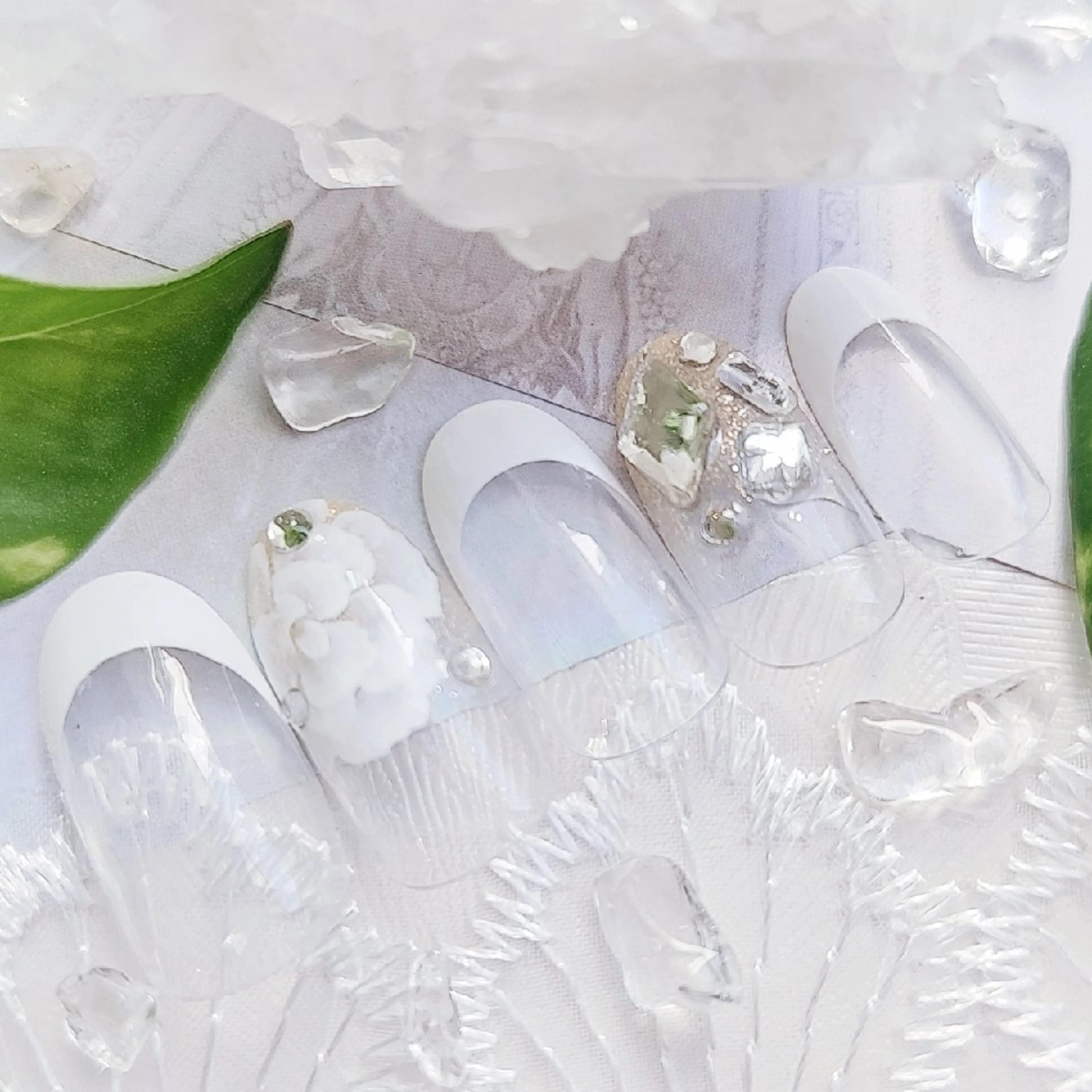 【初回持❣️持ち込みアート&概念ネイルもOK】トレンドアート4本コース【オフ無料❣️パラジェル】※フレンチベースの写真