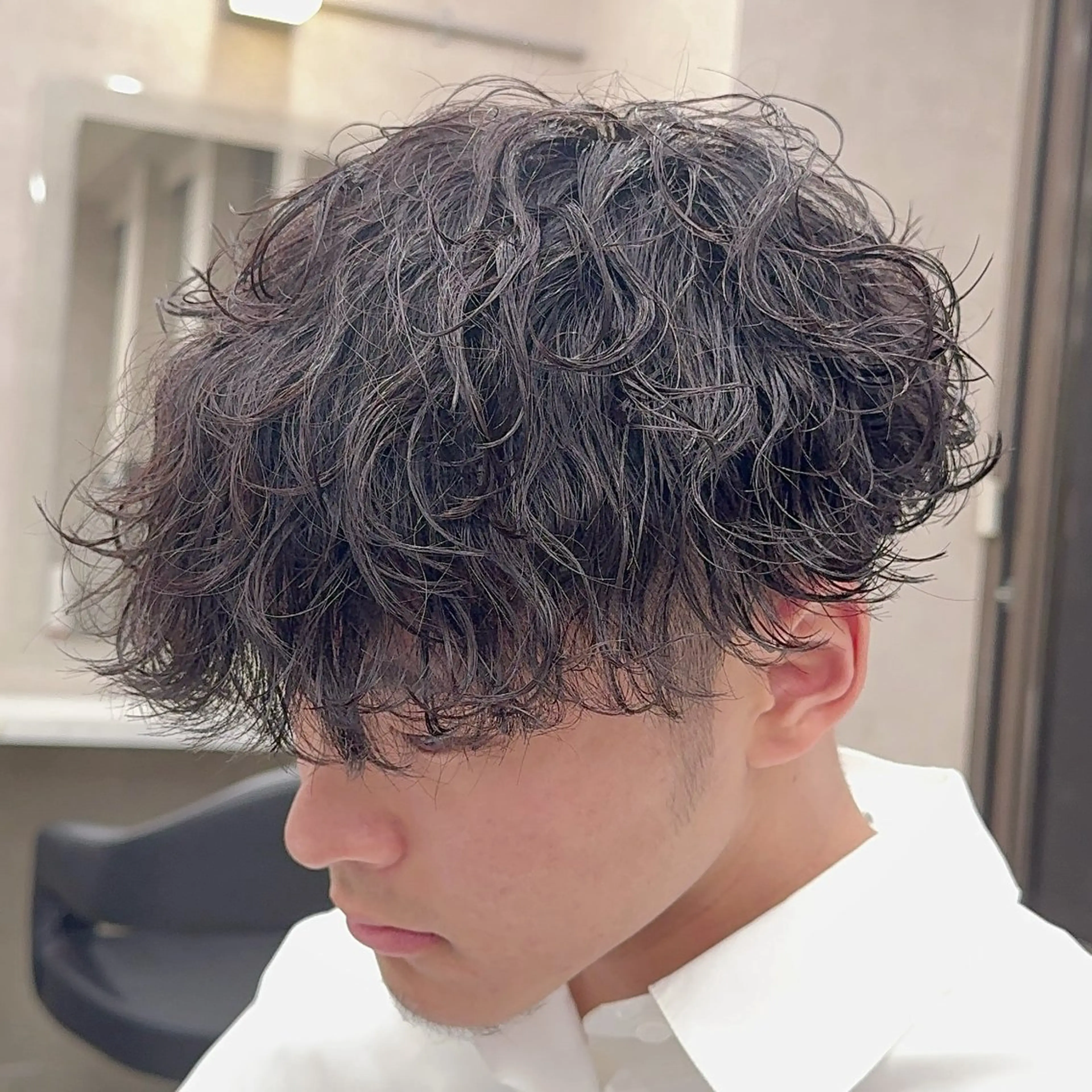 ショート パーマ ヘアアレンジ メンズ メンズパーマ 波巻きパーマ 顔まわりカット の達人のヘアスタイル