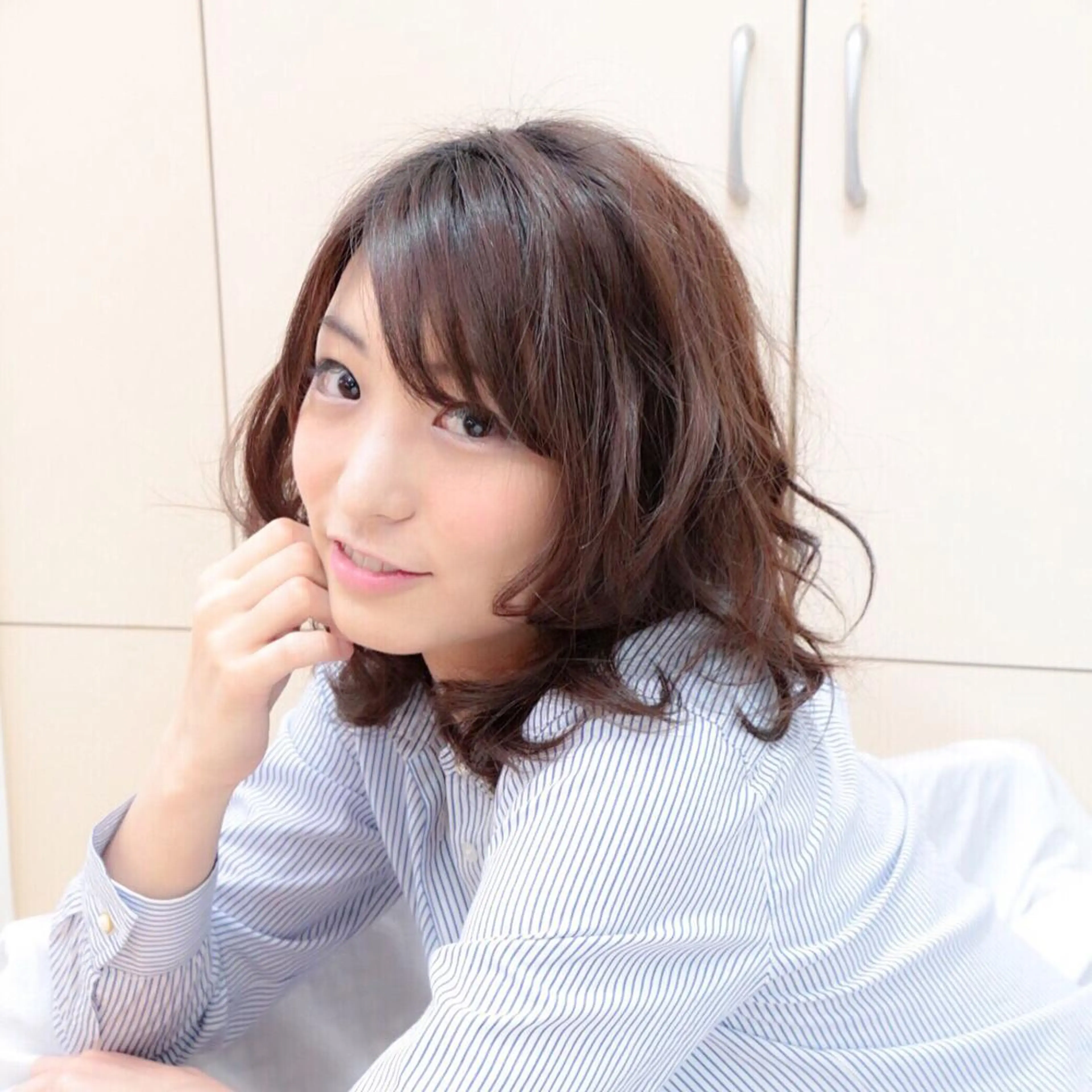 ミディアム セミロング 小林 伊織のヘアスタイル