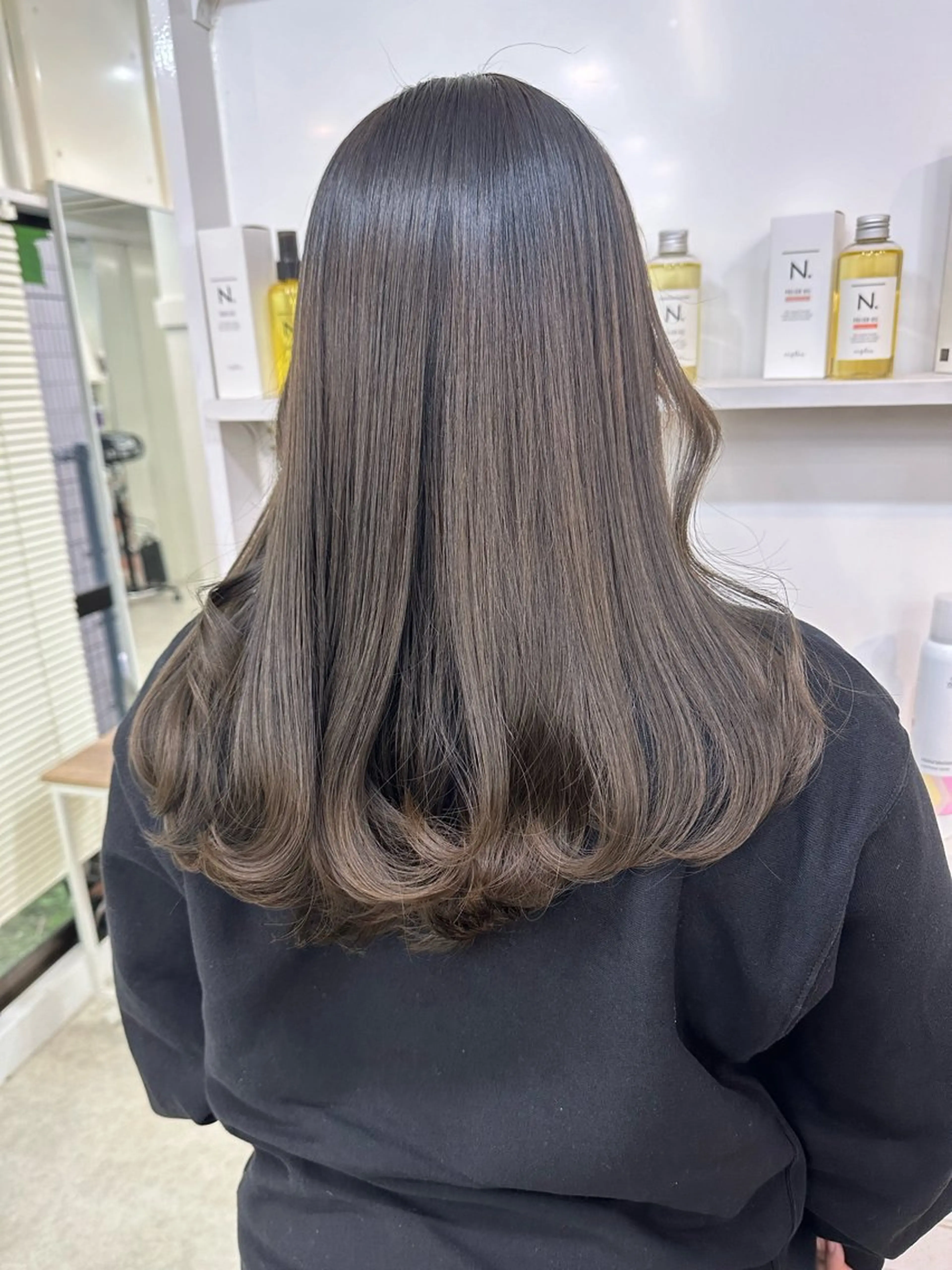 ミディアム カラー ブリーチ グレージュ ブリーチなしカラー カット ヘアカラー トリートメント 髪質改善/レイヤー ストウシンゴのヘアスタイル