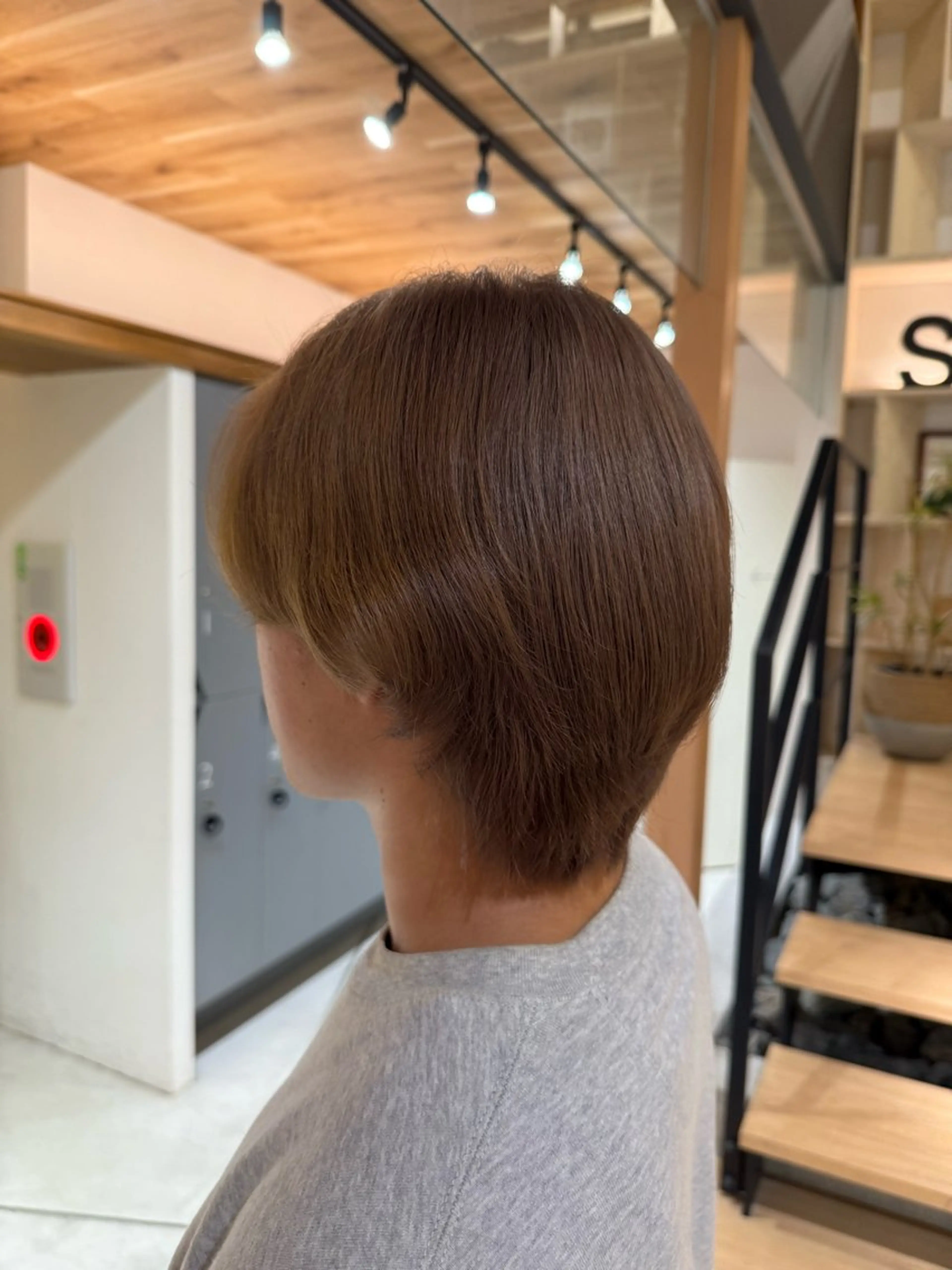 カラー 金田 彩花のヘアスタイル