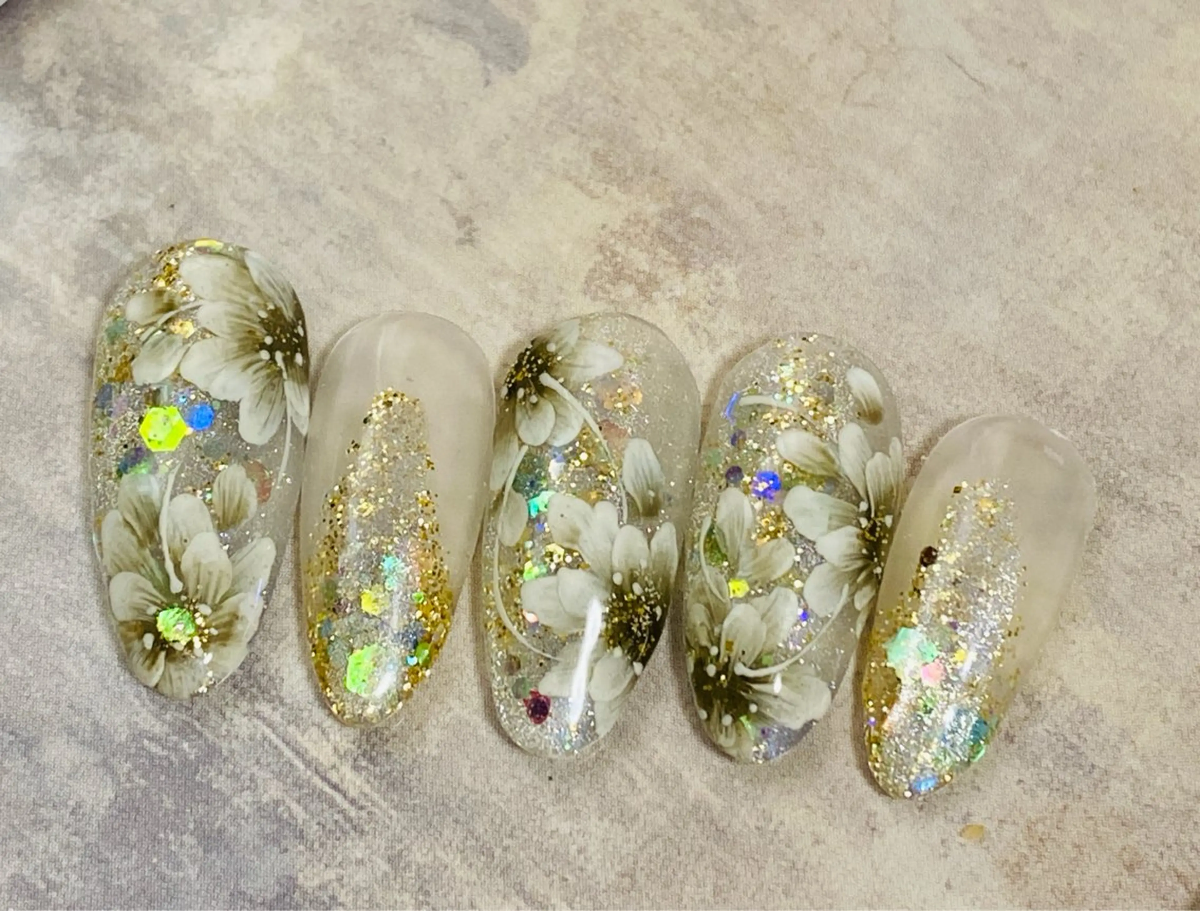 ネイル オーロラネイル フラワーネイル ラメ(グリッター) マグネットネイル 自宅ネイルサロン ♦️nuance♦️のネイルデザイン