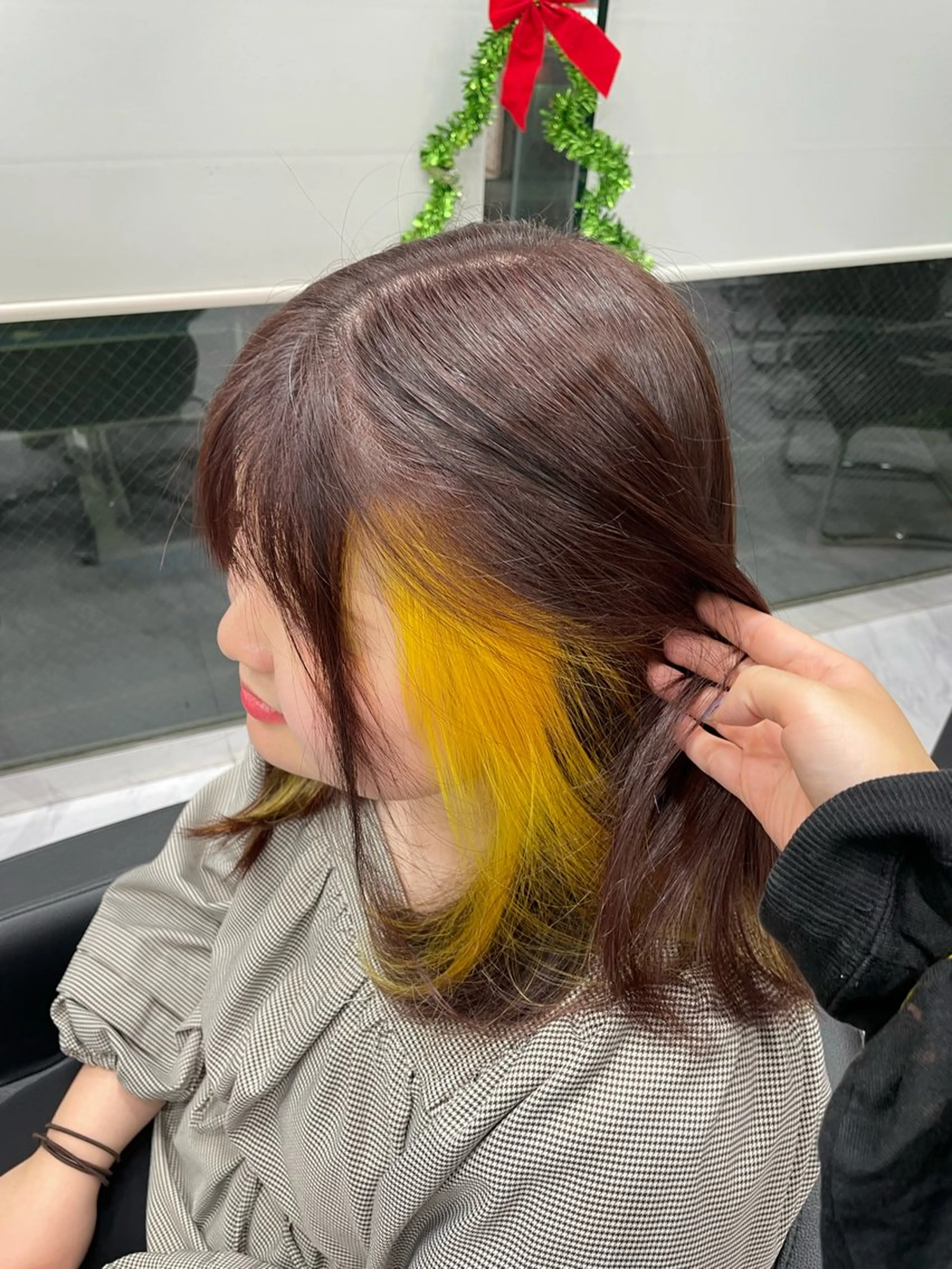 ミディアム カラー ミストバング ブリーチ デザインカラー イヤリングカラー  フェイスフレーミング 🐥くまがい💛 ダブルカラー／パーマのヘアスタイル