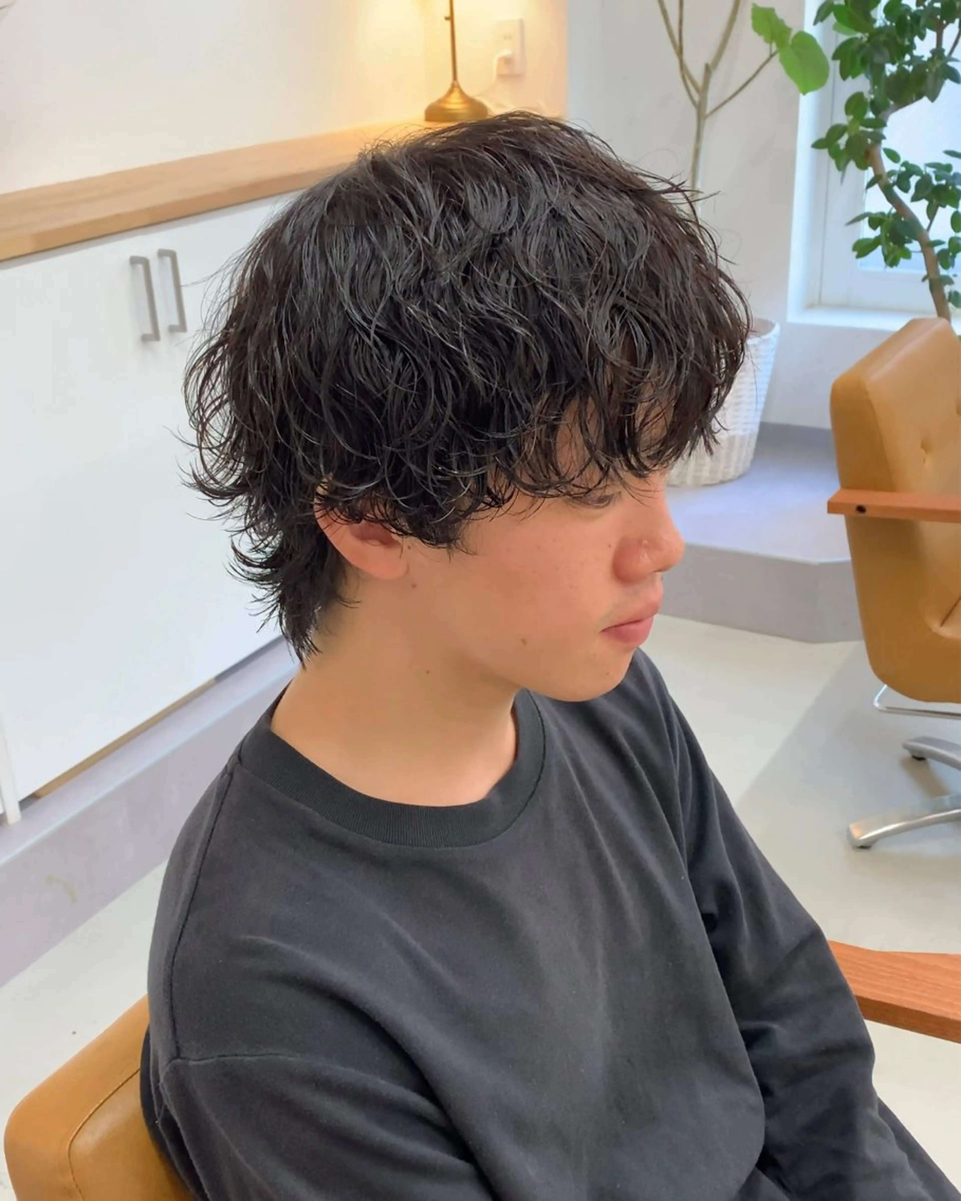 ミディアム パーマ メンズ ミディアムパーマ マッシュウルフ マッシュ メンズパーマ 波巻きパーマ 🫧hinaco 🫧のヘアスタイル