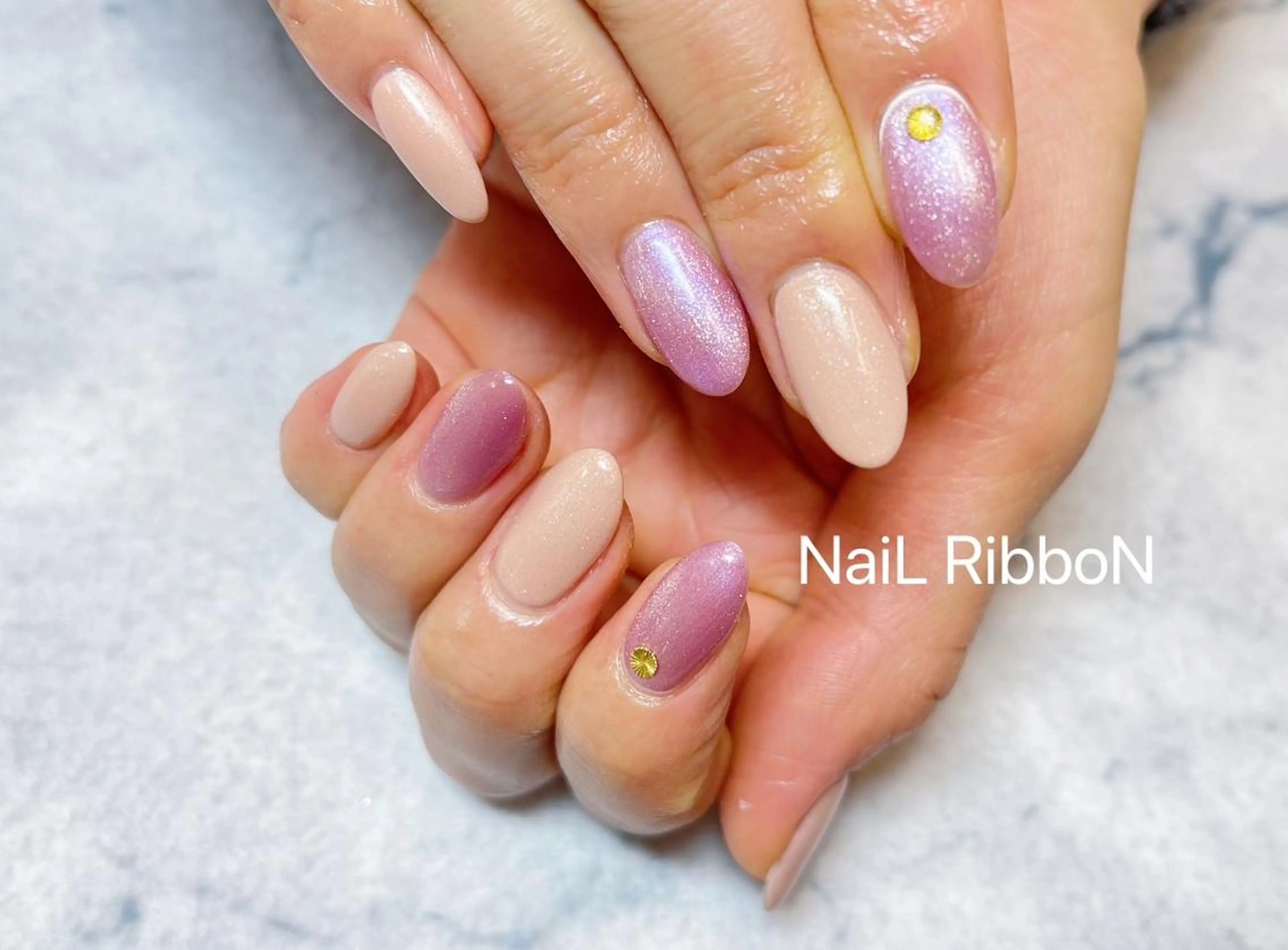 ネイル ネイルリボン 受付スタッフのネイルデザイン