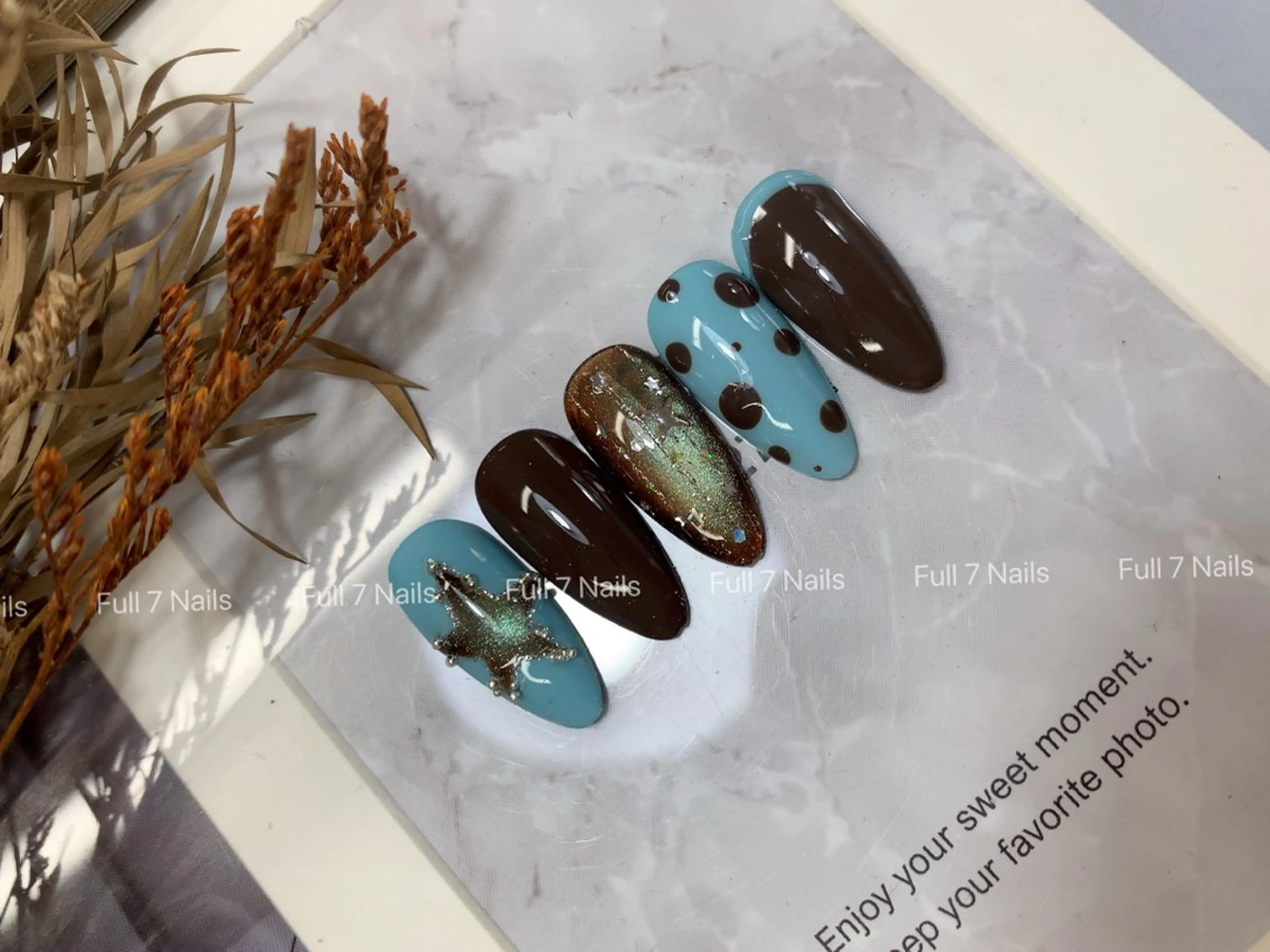 ミディアム ハンドネイル Full 7 Nails所属・Full 7Nail-団子のネイルデザイン