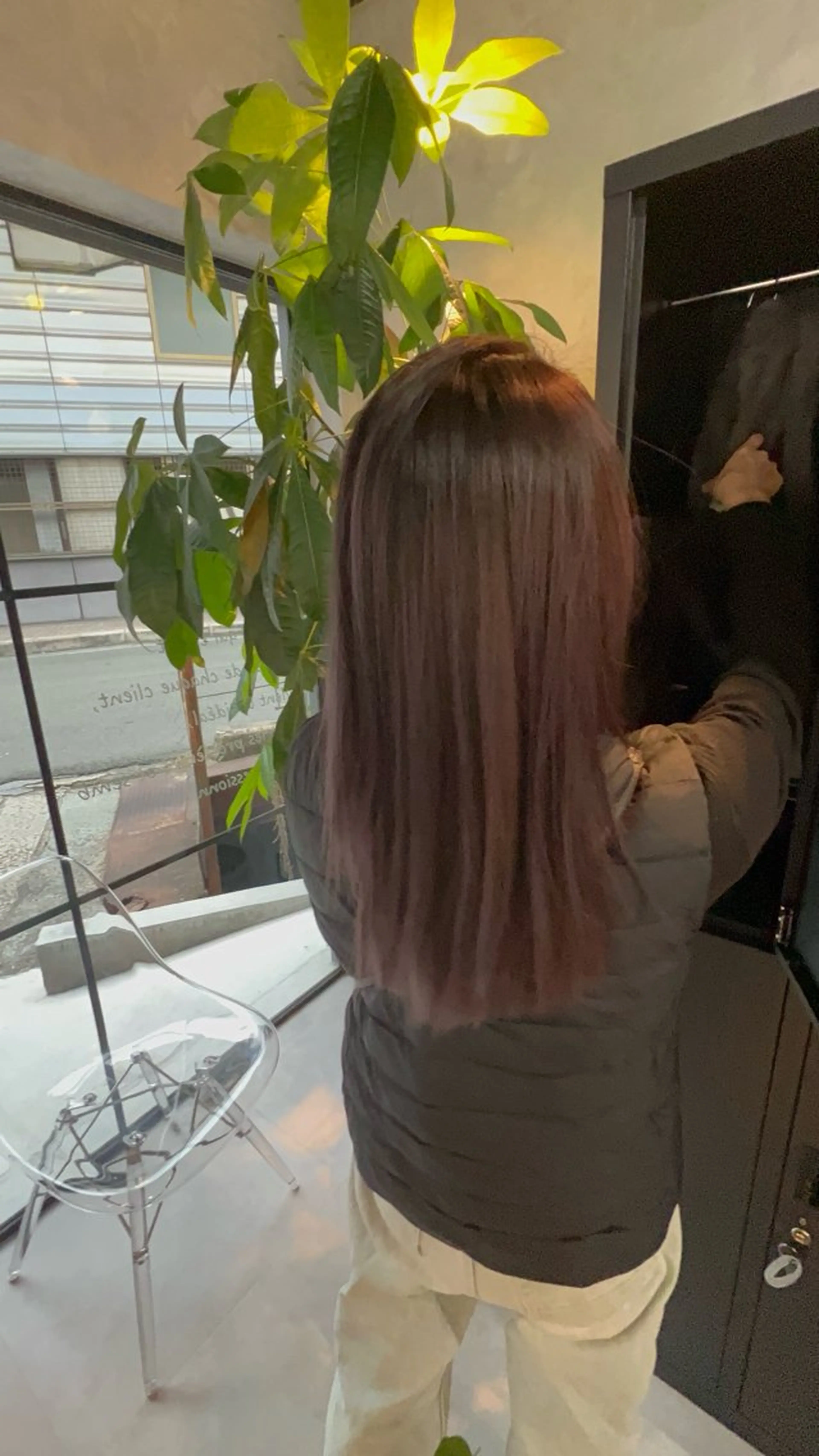 ロング カット ヘアカラー motoトップカラー リスト/ブリーチカラのヘアスタイル