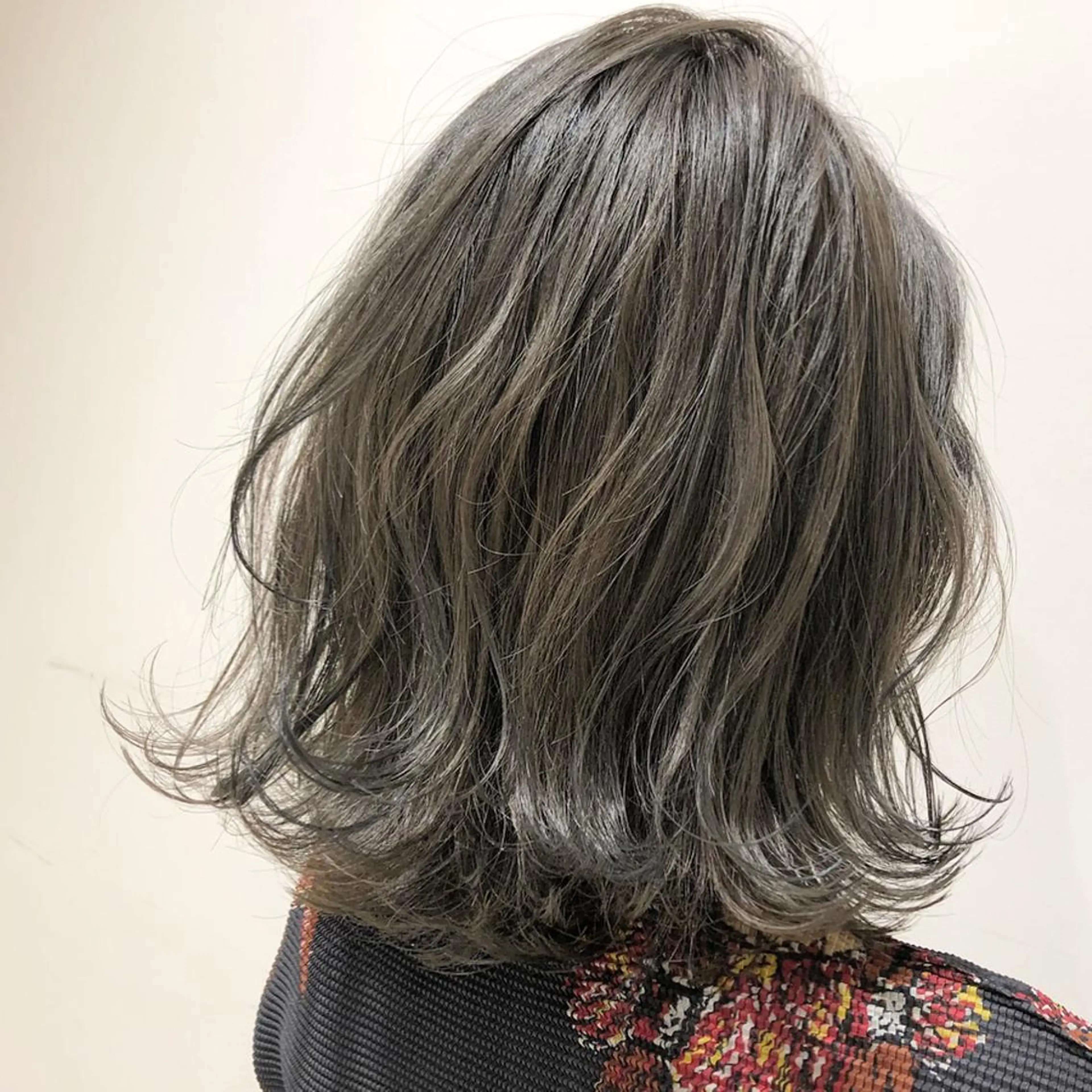 ショート カット ヘアカラー 上川 開生のヘアスタイル