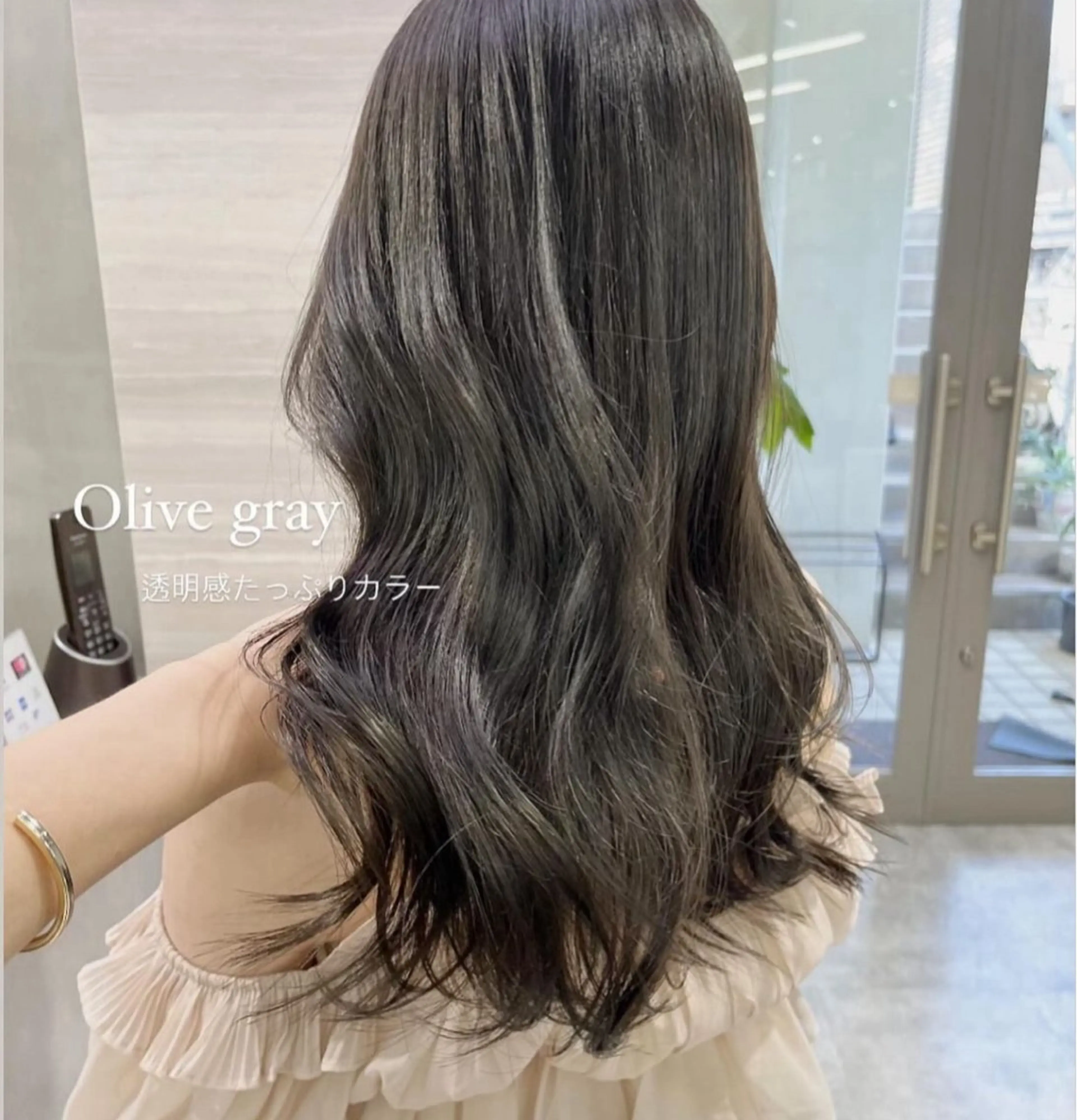 ロング カラー オリーブカラー ナツミ/透明感カラー /酸性ストレートのヘアスタイル