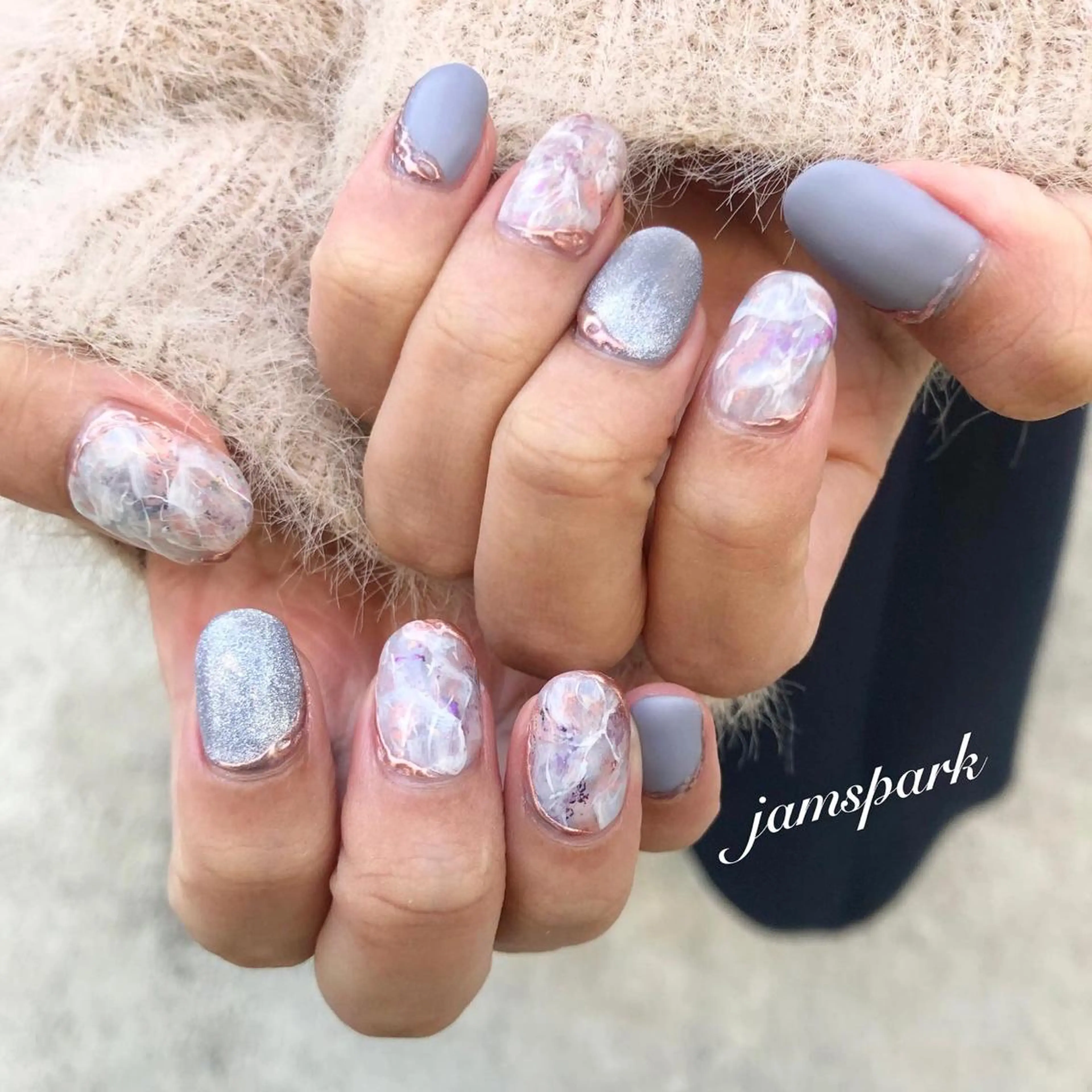 ネイル 成人式 ジェルネイル ゴールド マグネットネイル マットネイル ハンドネイル jamspark ✨のネイルデザイン