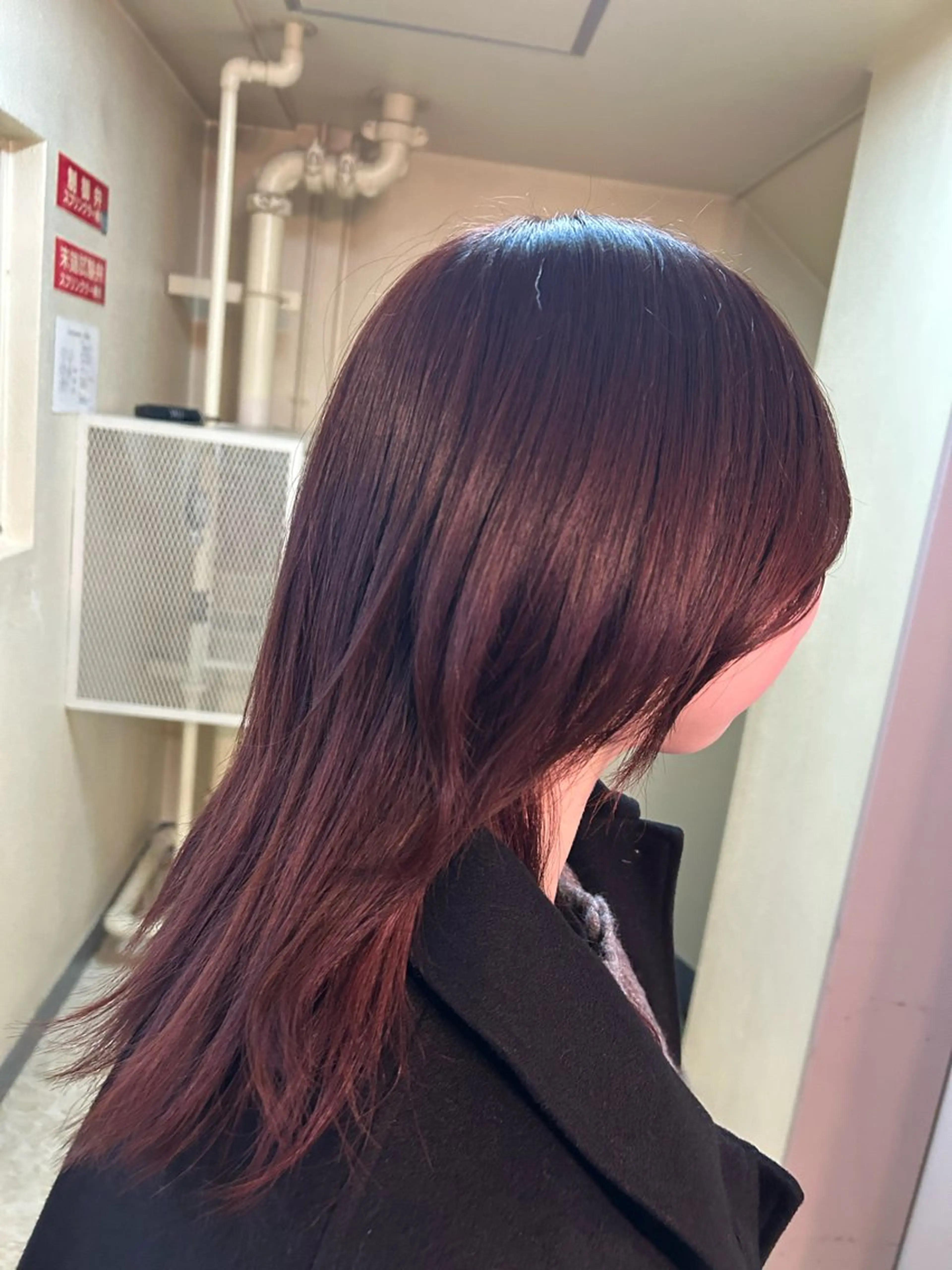 セミロング 荻野 ひなのヘアスタイル