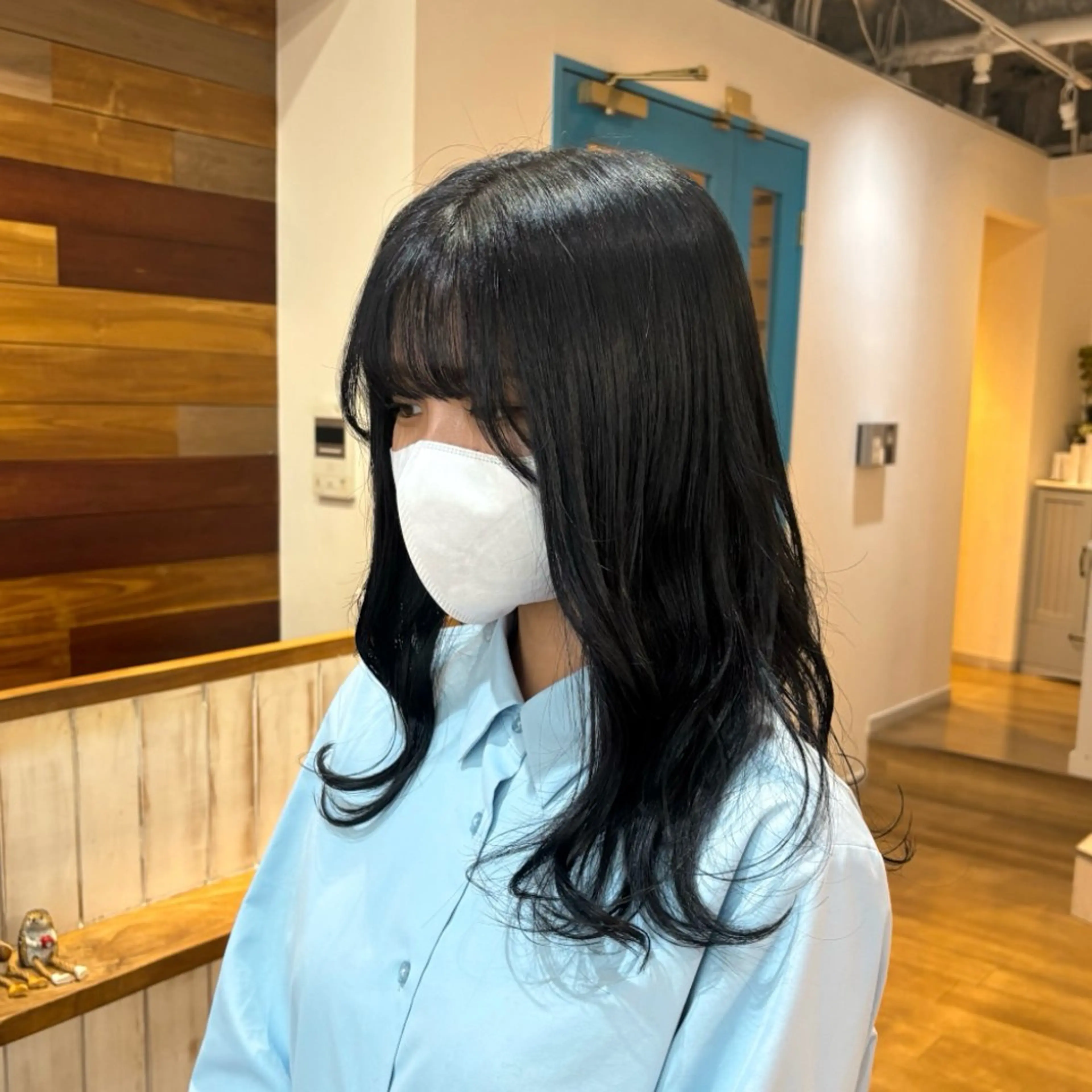 セミロング カラー 黒髪 ブルーカラー ブルーブラック ヘアカラー トリートメント RINNO🌷艶髪/ 透明感&艶カラーのヘアスタイル