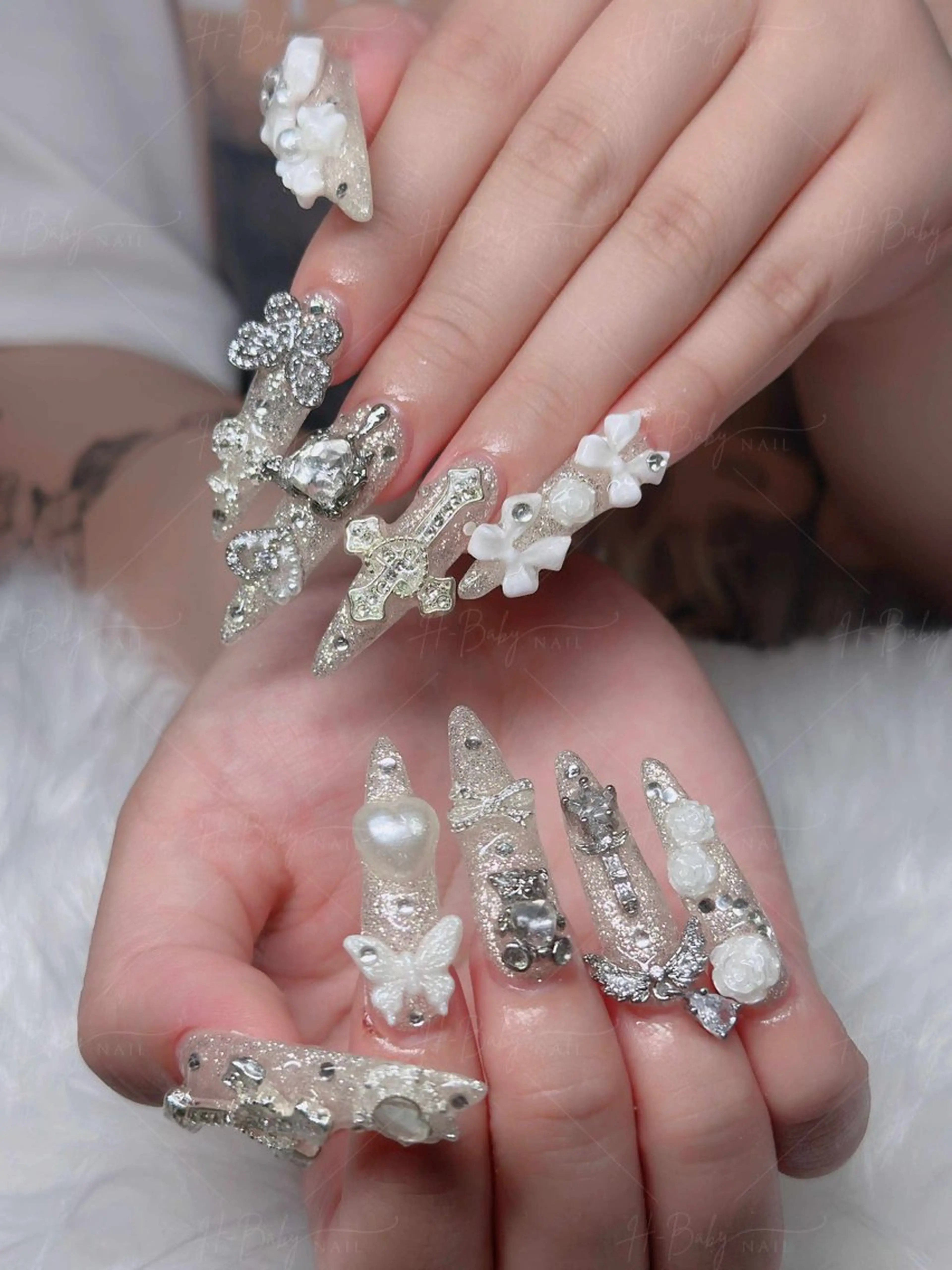 ネイル フレンチネイル ジェルネイル ガラスフレンチ ハロウィン ハート H.baby Nail Salonのネイルデザイン