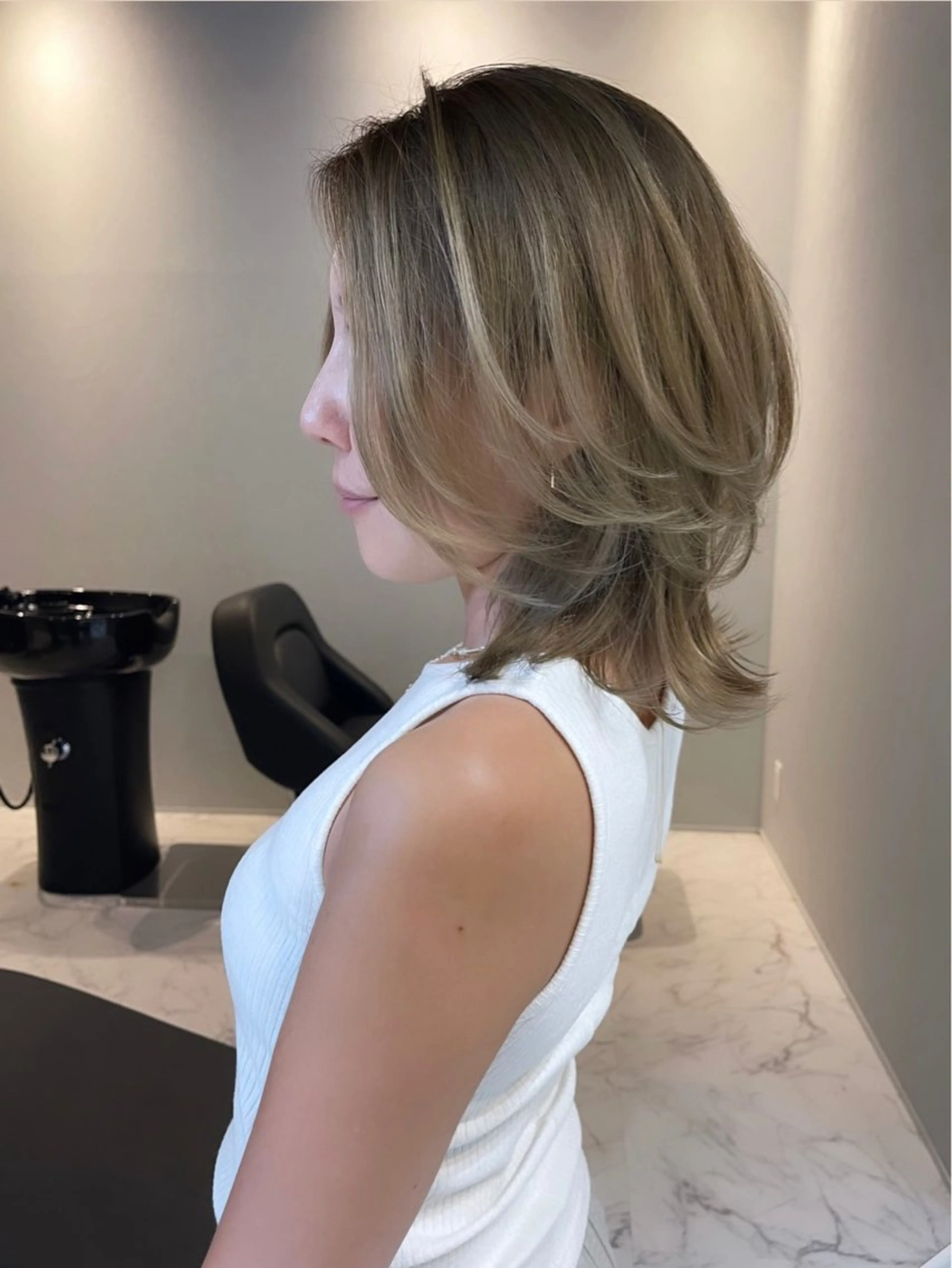 ミディアム カラー ヘアアレンジ バレイヤージュ デザインカラー ハイライトカラー 外国人風カラー ハイライト カット ヘアカラー トリートメント アンドウ ユウ/ レイヤーカット/韓国のヘアスタイル