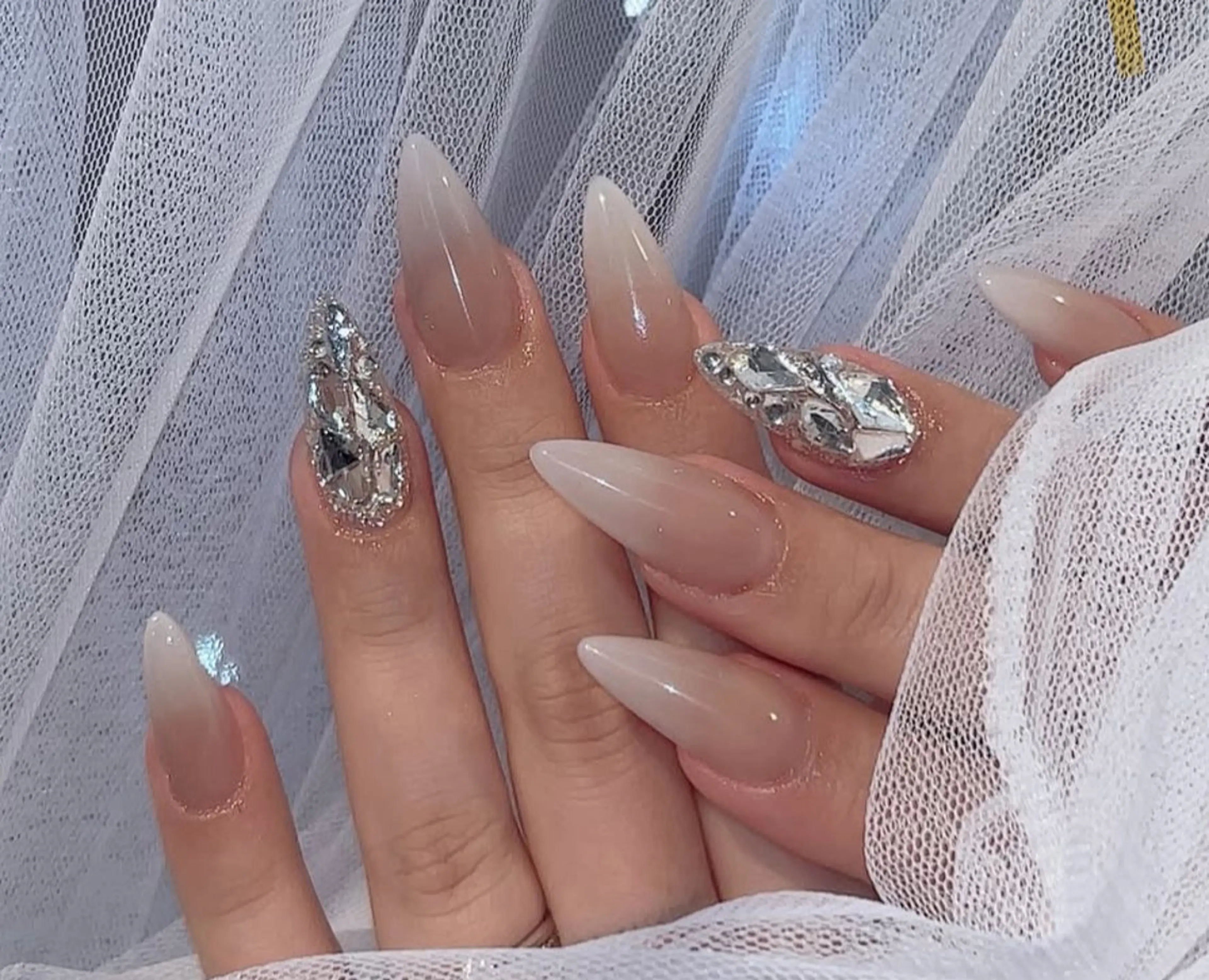 ネイル フレンチネイル ジェルネイル ガラスフレンチ ハロウィン ハート ハンドネイル H.baby Nail Salonのネイルデザイン