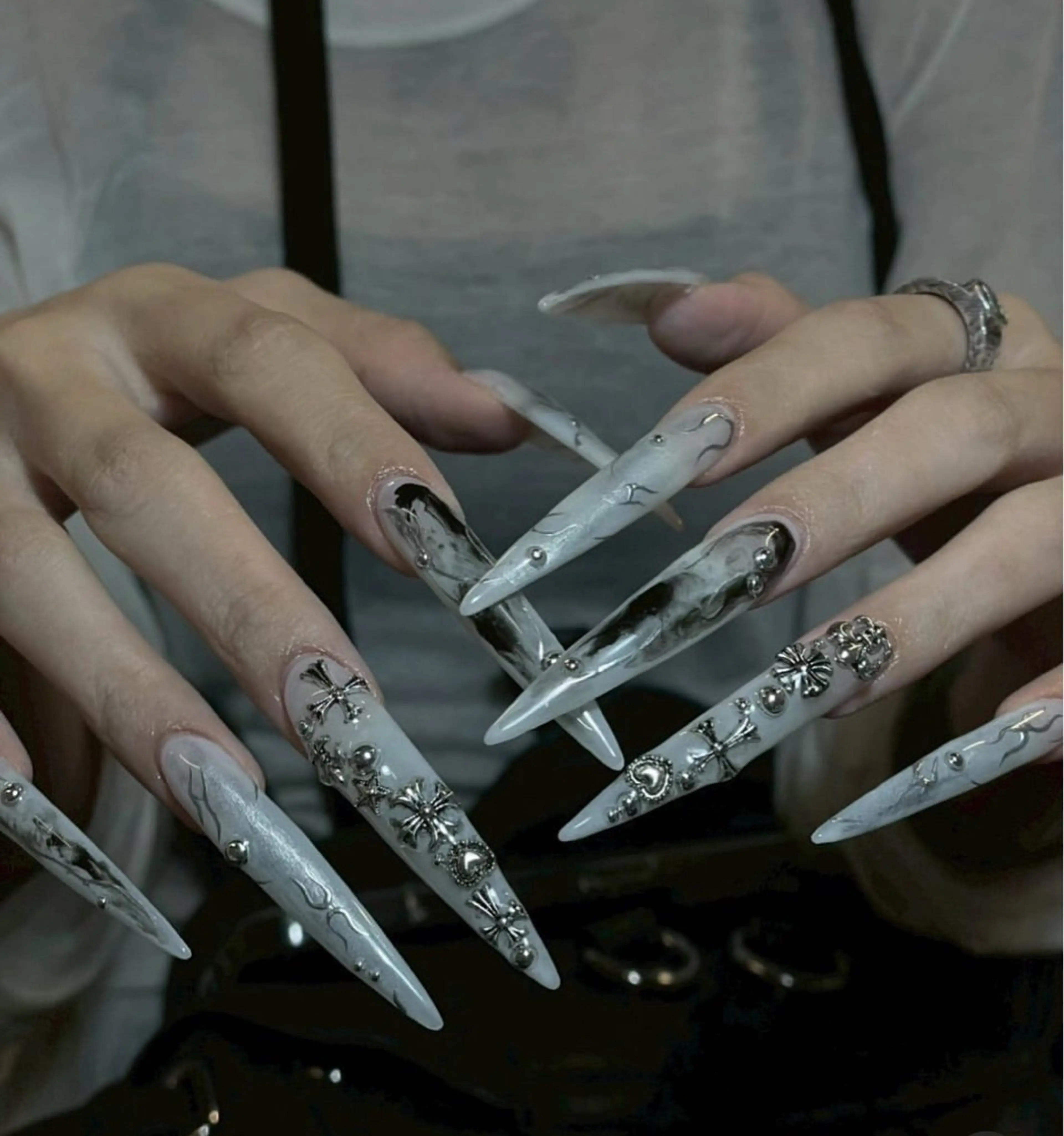 ネイル フレンチネイル グラデーション 韓国ネイル マグネットネイル シンプルネイル ハンドネイル CoMo Nail Studio所属・CoMo Nailのネイルデザイン