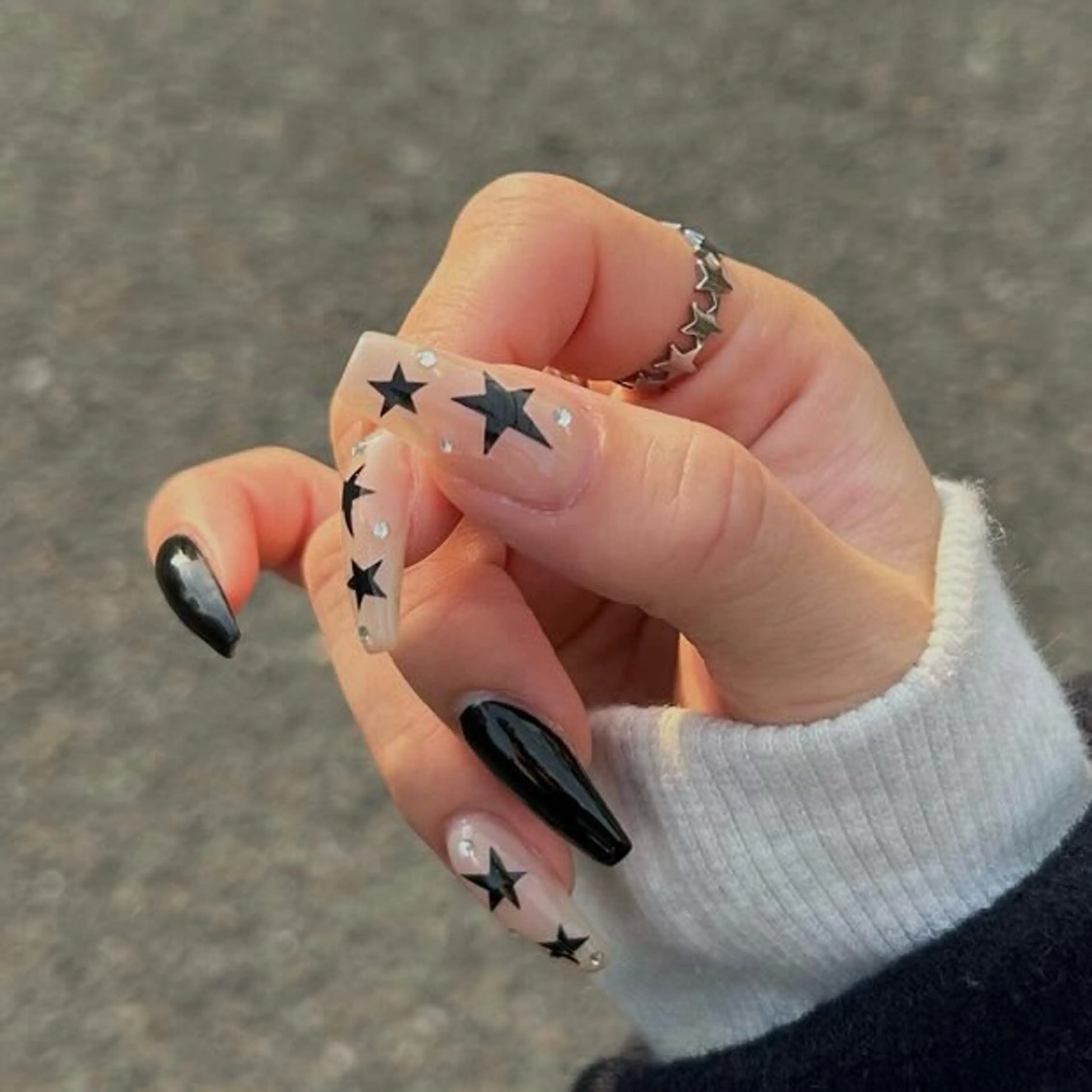 ネイル ⁸ᵃᵖᵖʸ🐝⋆゜ MöEのネイルデザイン