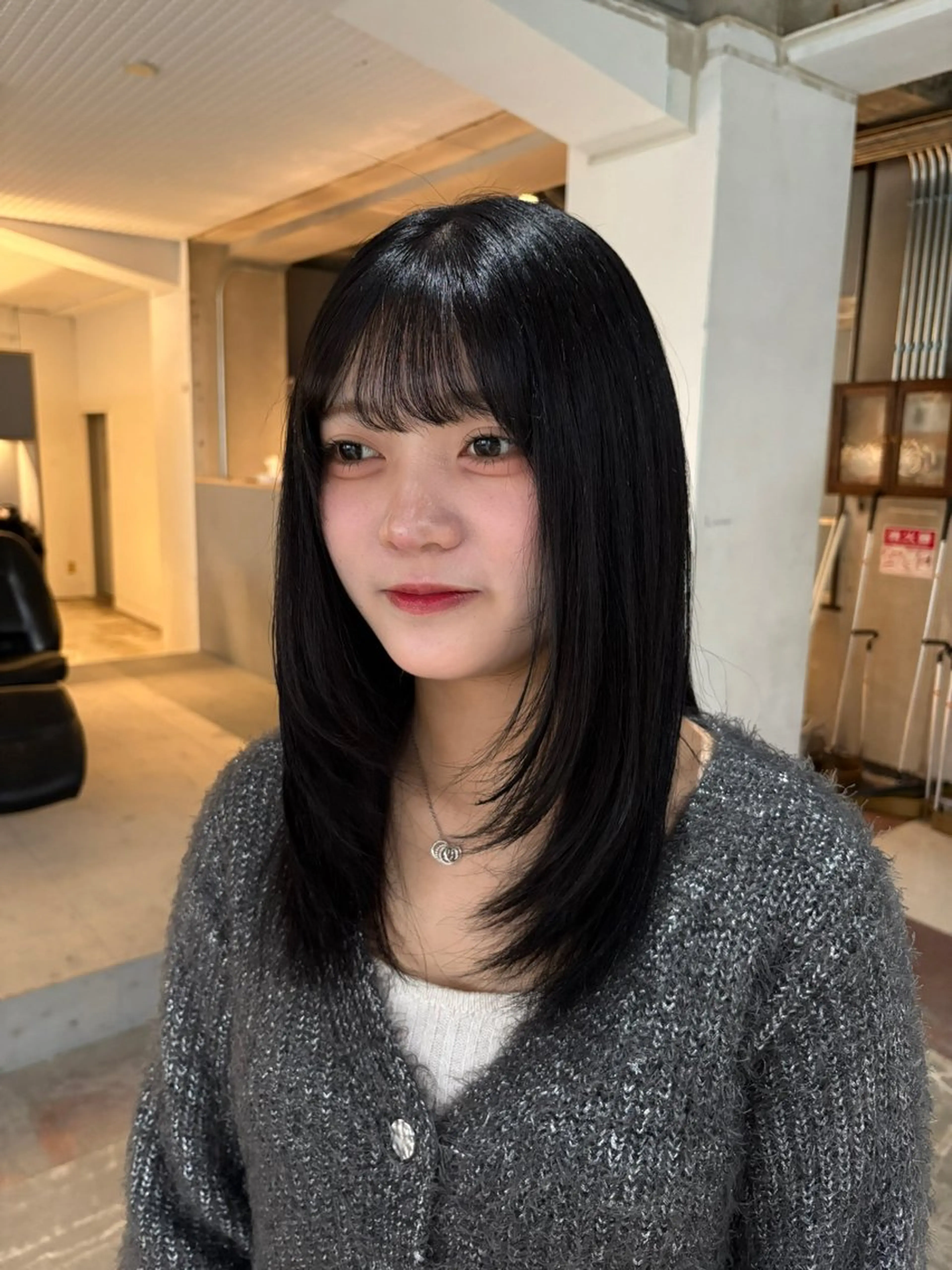 ミディアム 顔まわりレイヤー レイヤーカット 小顔カット カット 玉置 七海のヘアスタイル