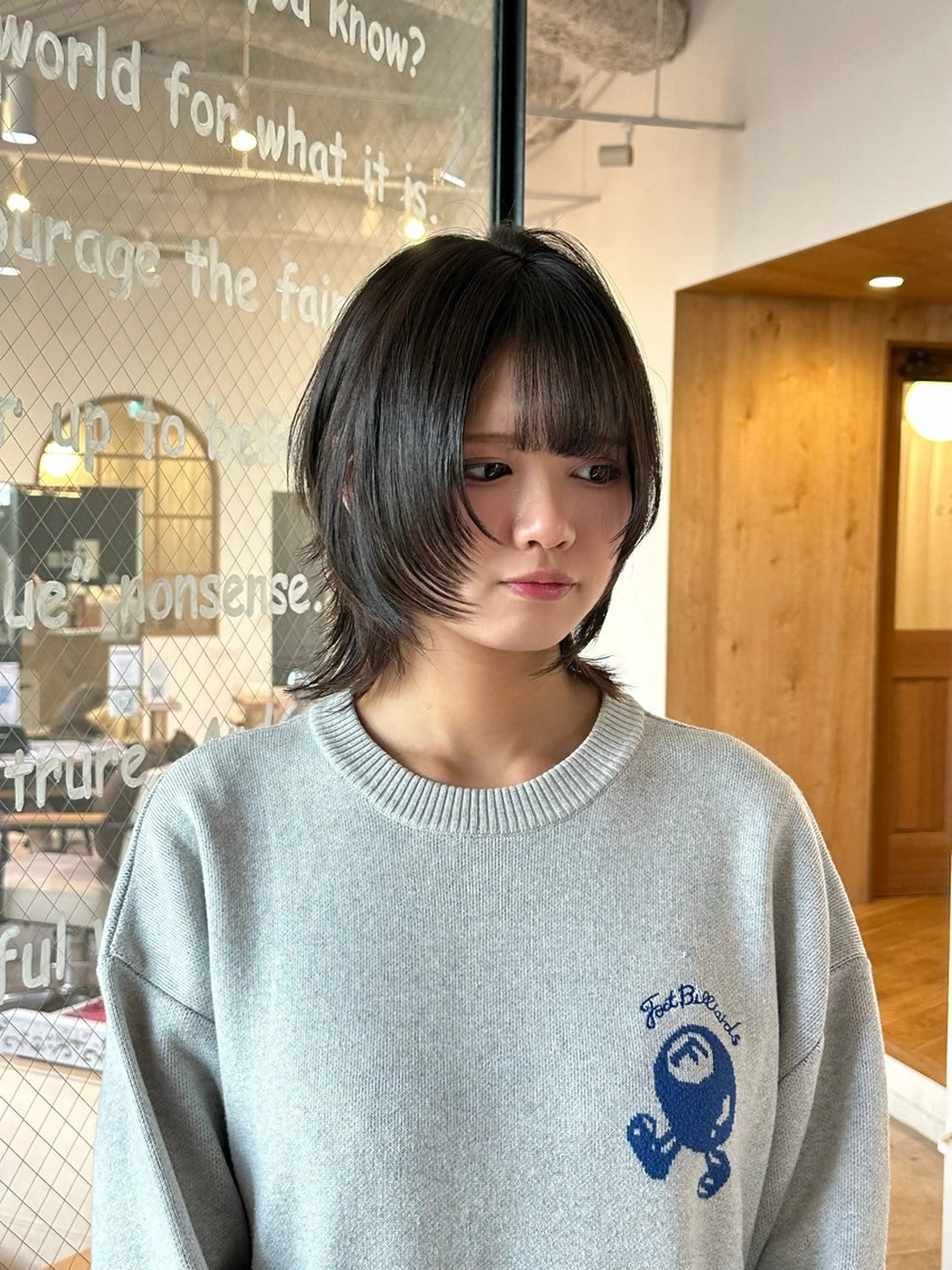 ショート カラー ハイトーンカラー ボブ くびれヘア 顔まわりレイヤー 顔周りカット カット ヘアカラー トリートメント 大阪ウルフカット ハッシュカットのヘアスタイル