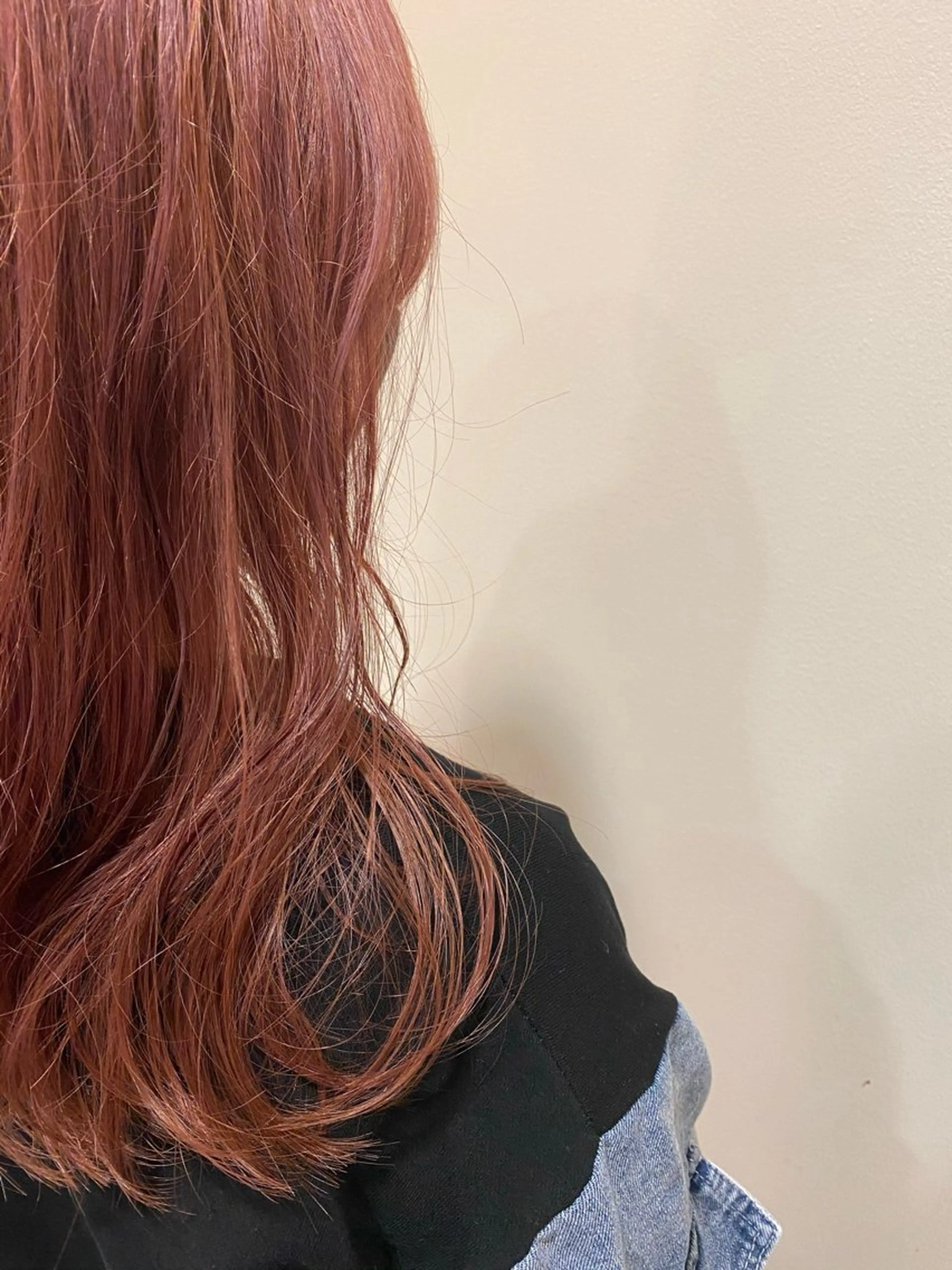 カラー AIconic nagoya所属・縮毛矯正/ レイヤー/ミディアムのヘアスタイル