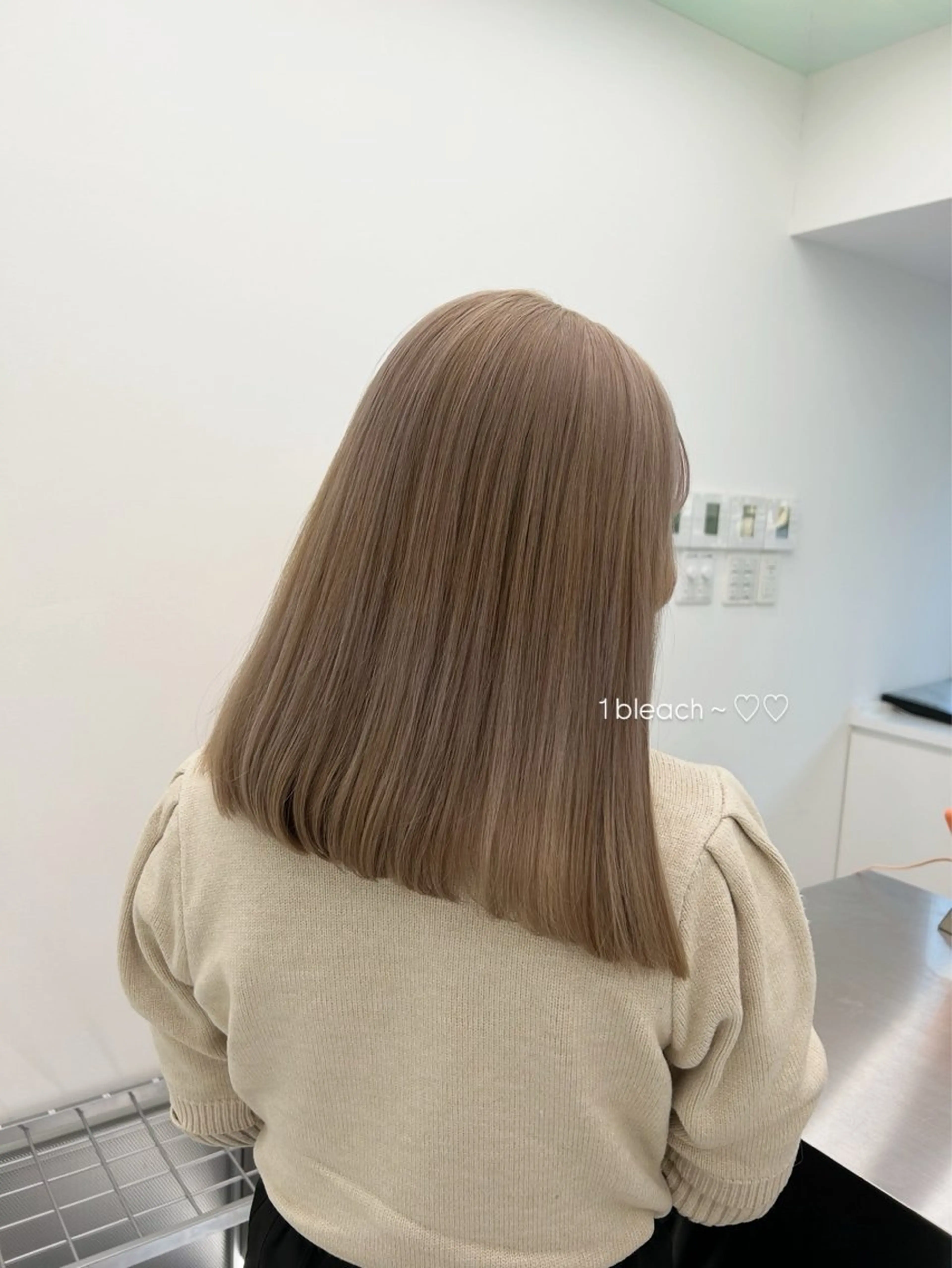 セミロング カラー 透ける透明感カラー 🤍anju🎀のヘアスタイル