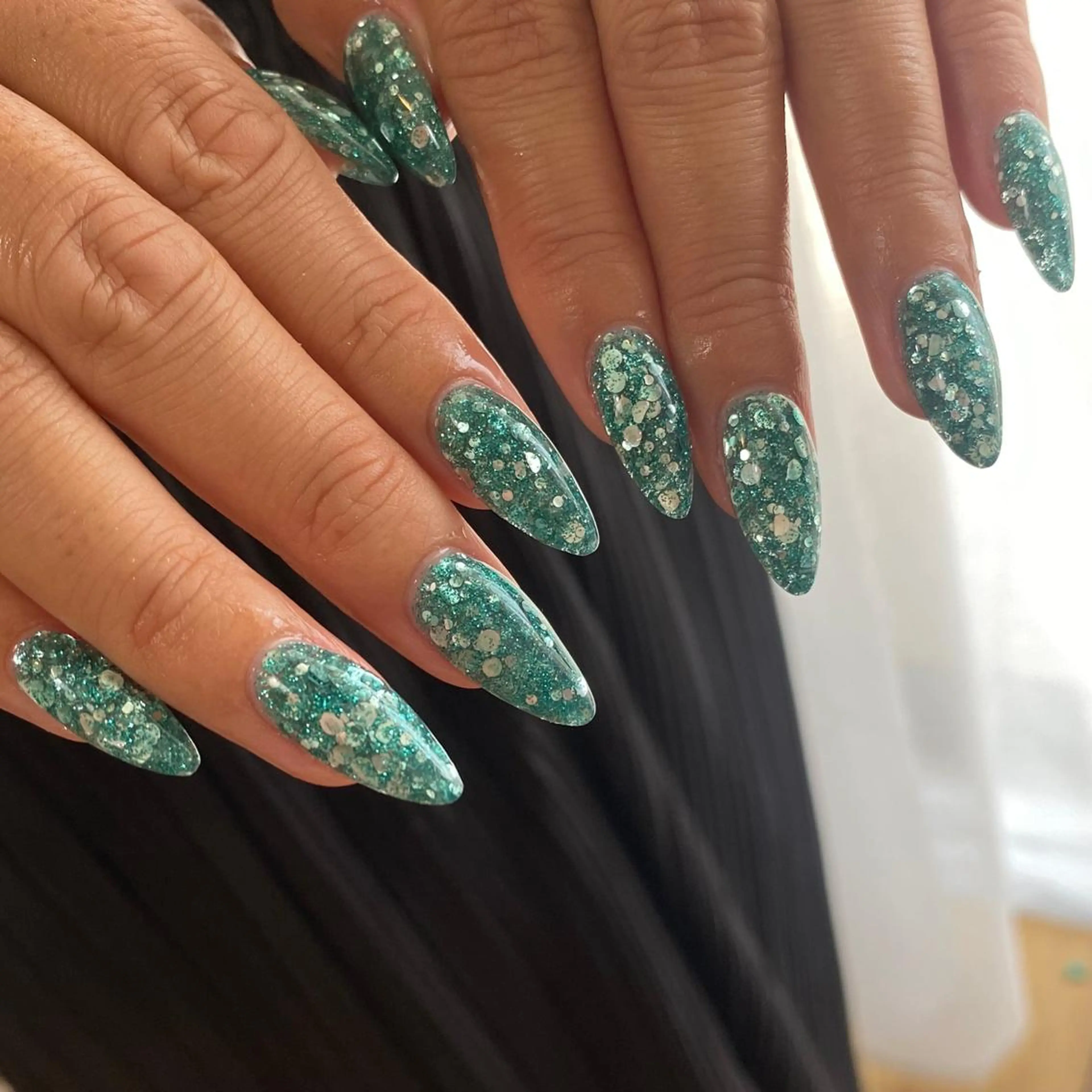 ネイル グリーン 【やり放題専門店】 スカルプ＆長さ出しのネイルデザイン