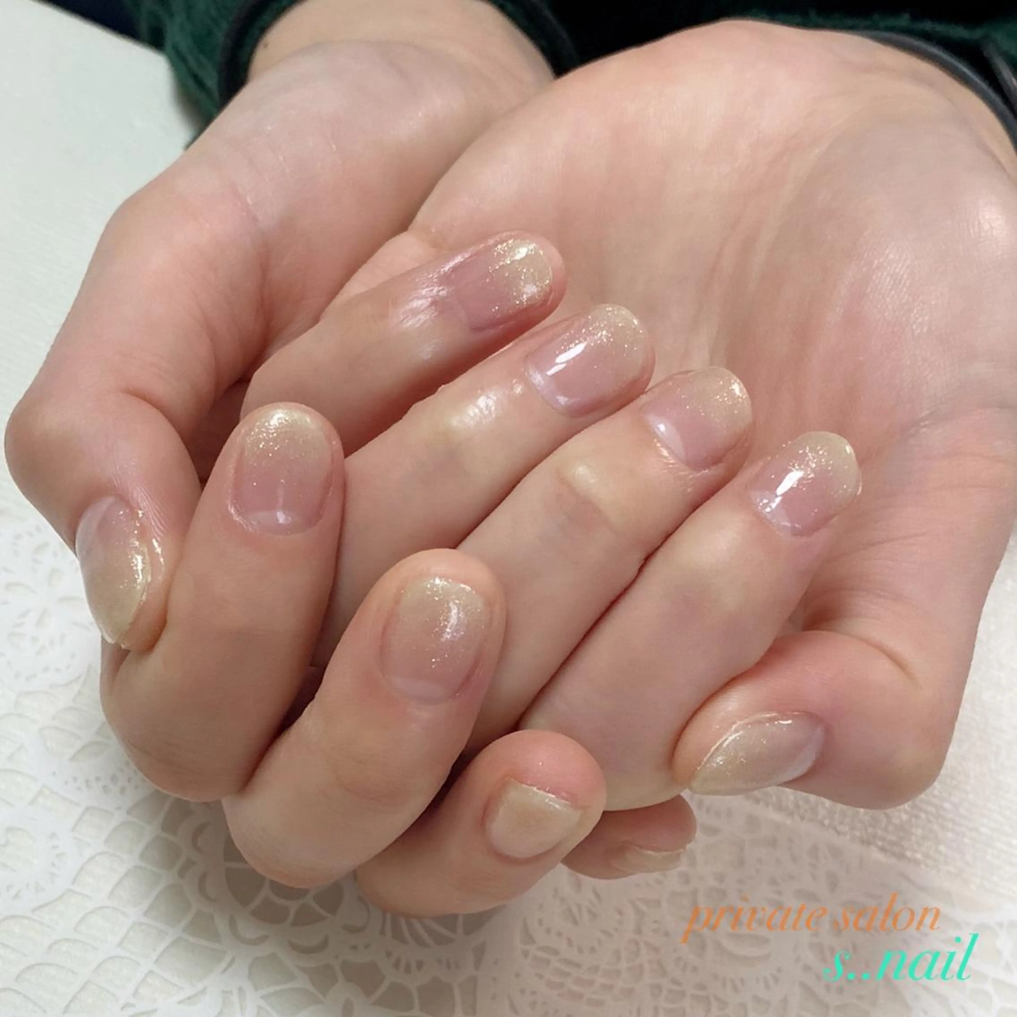 ネイル グラデーション ラメ(グリッター) ホワイト 冬ネイル ハンドネイル フットネイル s..nail / MORITAのネイルデザイン