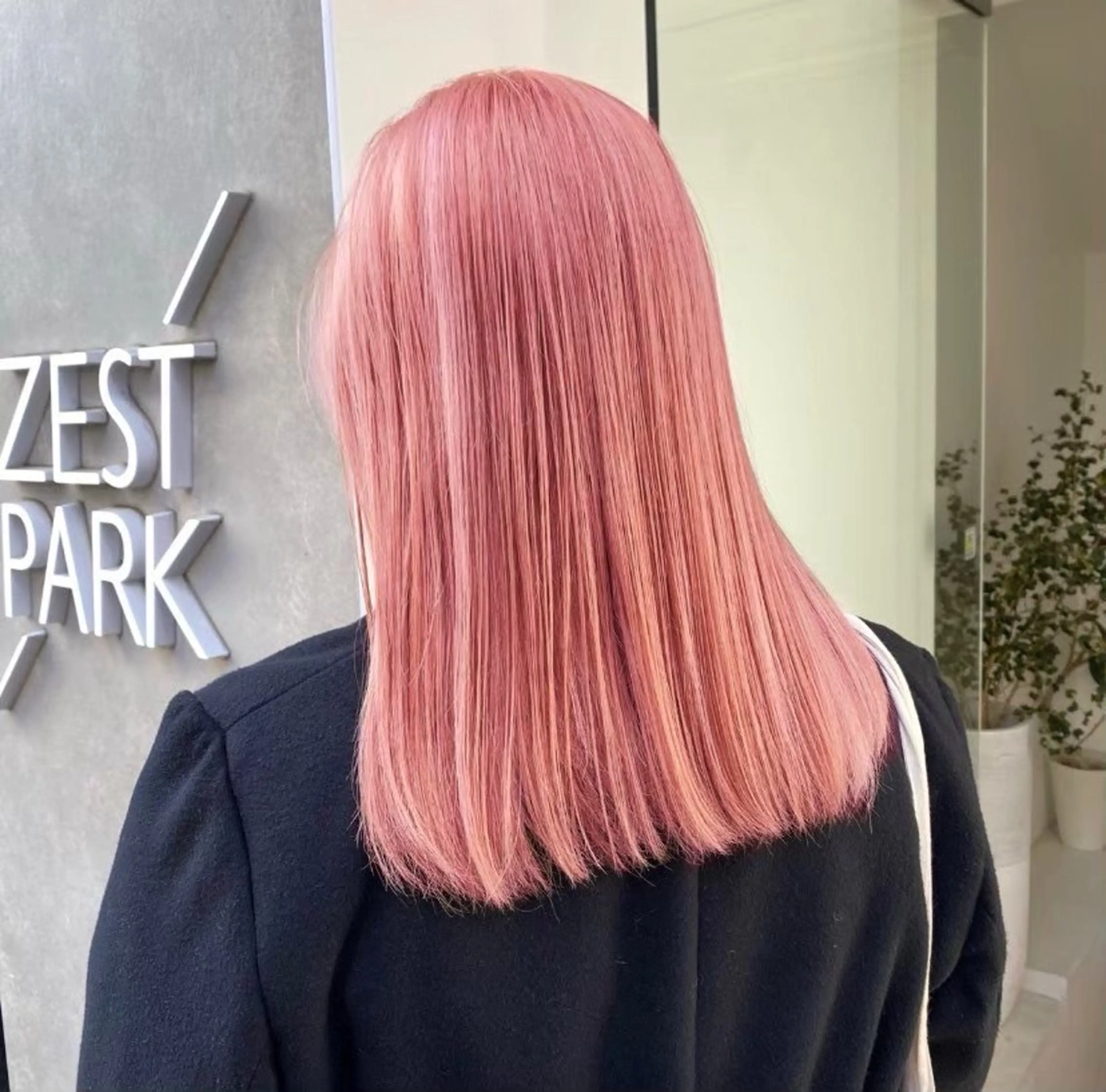 セミロング カラー ハイトーン/レイヤー /メンズパーマのヘアスタイル