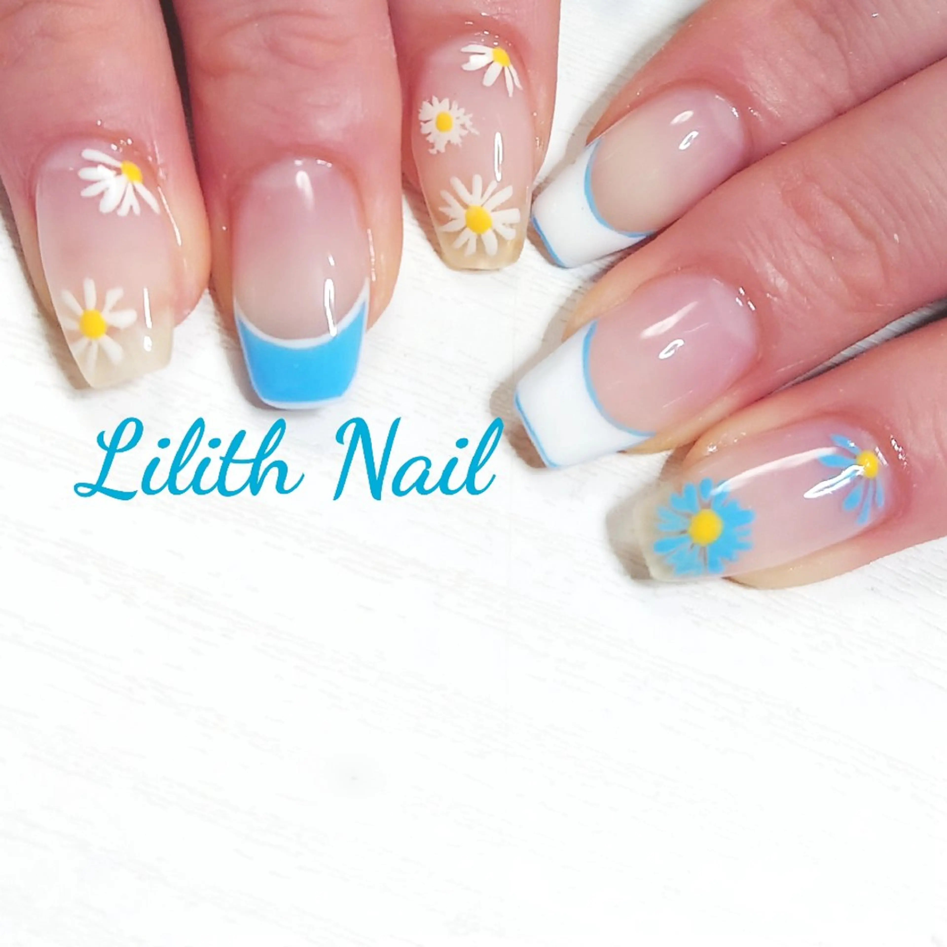 ネイル ブルー フレンチネイル ジェルネイル 夏ネイル ハンドネイル Lilith Nailのネイルデザイン