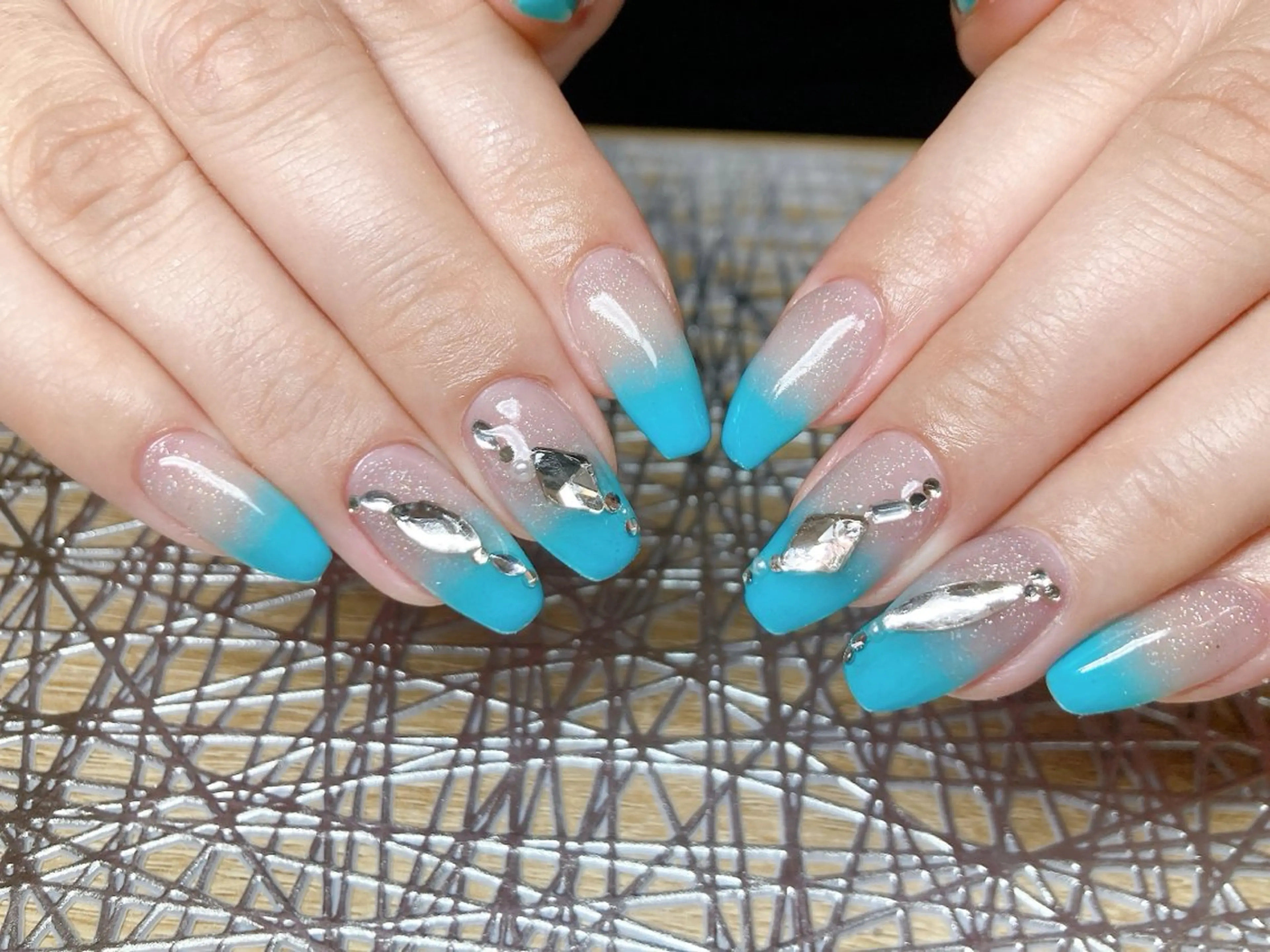 ネイル ECLAT エクラ所属・寺山 千鶴のネイルデザイン