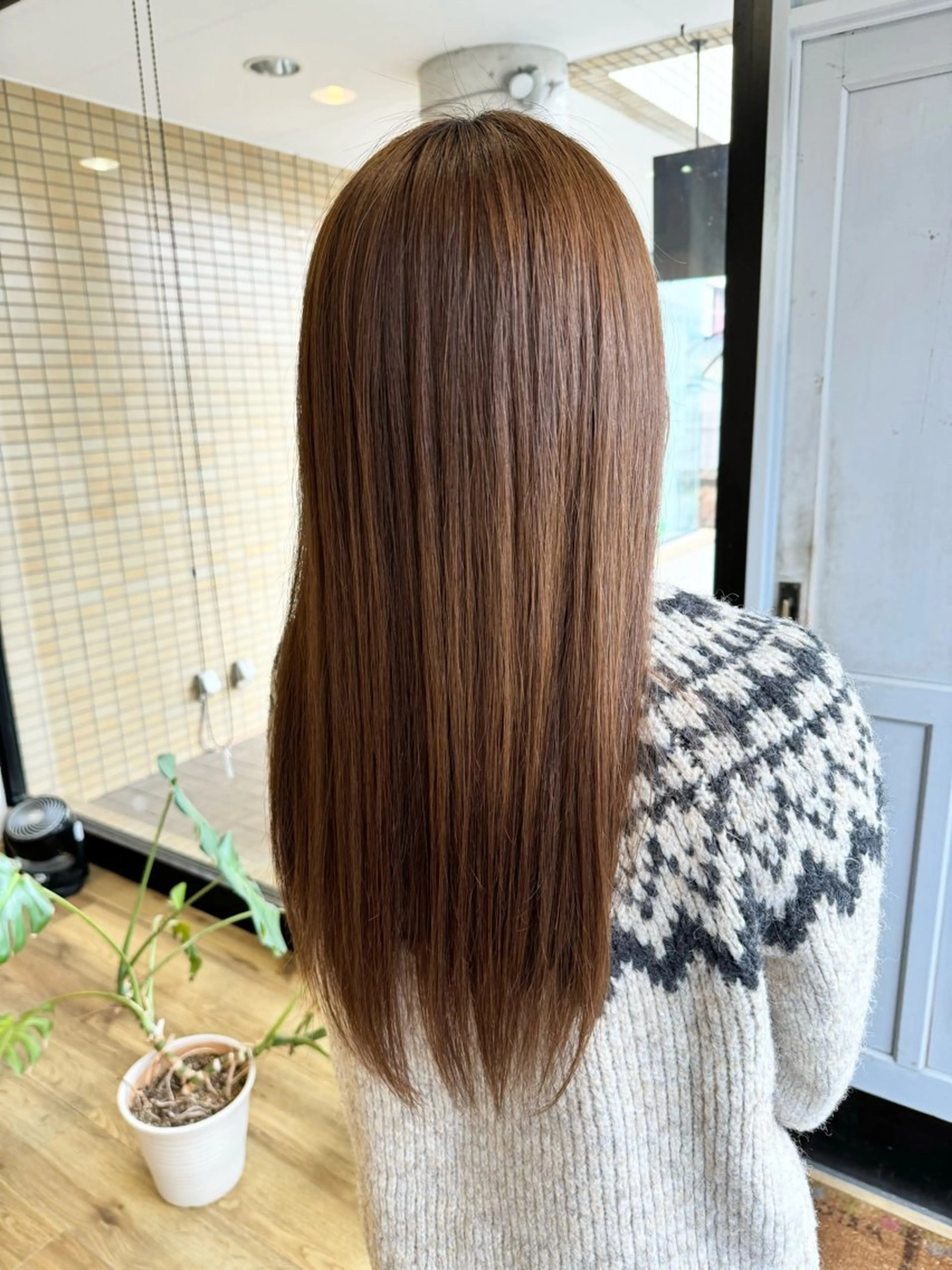 ロング 酸性ストレート 縮毛矯正 トリートメント ツキダテ ユイのヘアスタイル