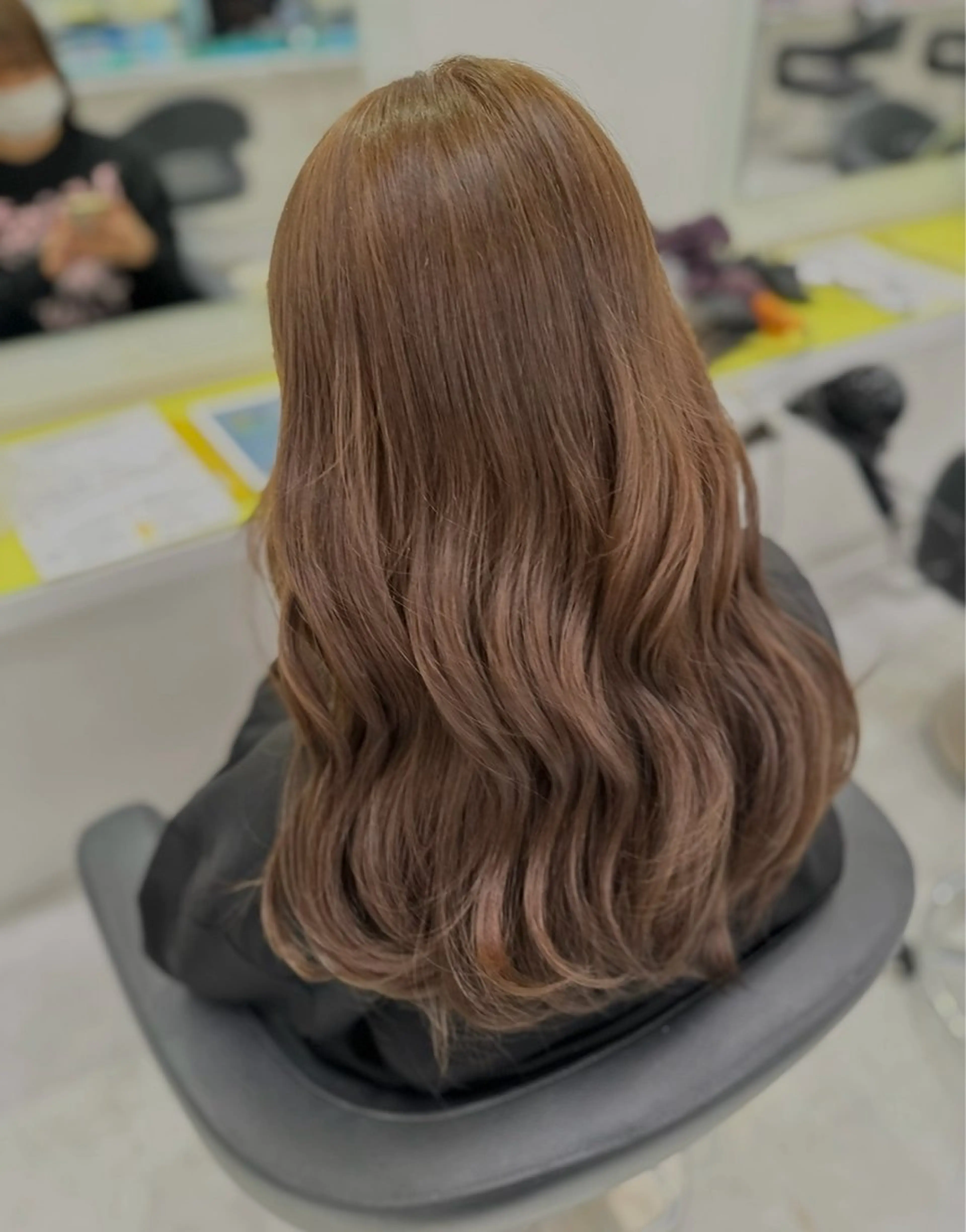 セミロング カラー ヘアアレンジ ヘアカラー トリートメント ヘアセット 🩵ダメージレス艶感 ハイトーン🩷のヘアスタイル