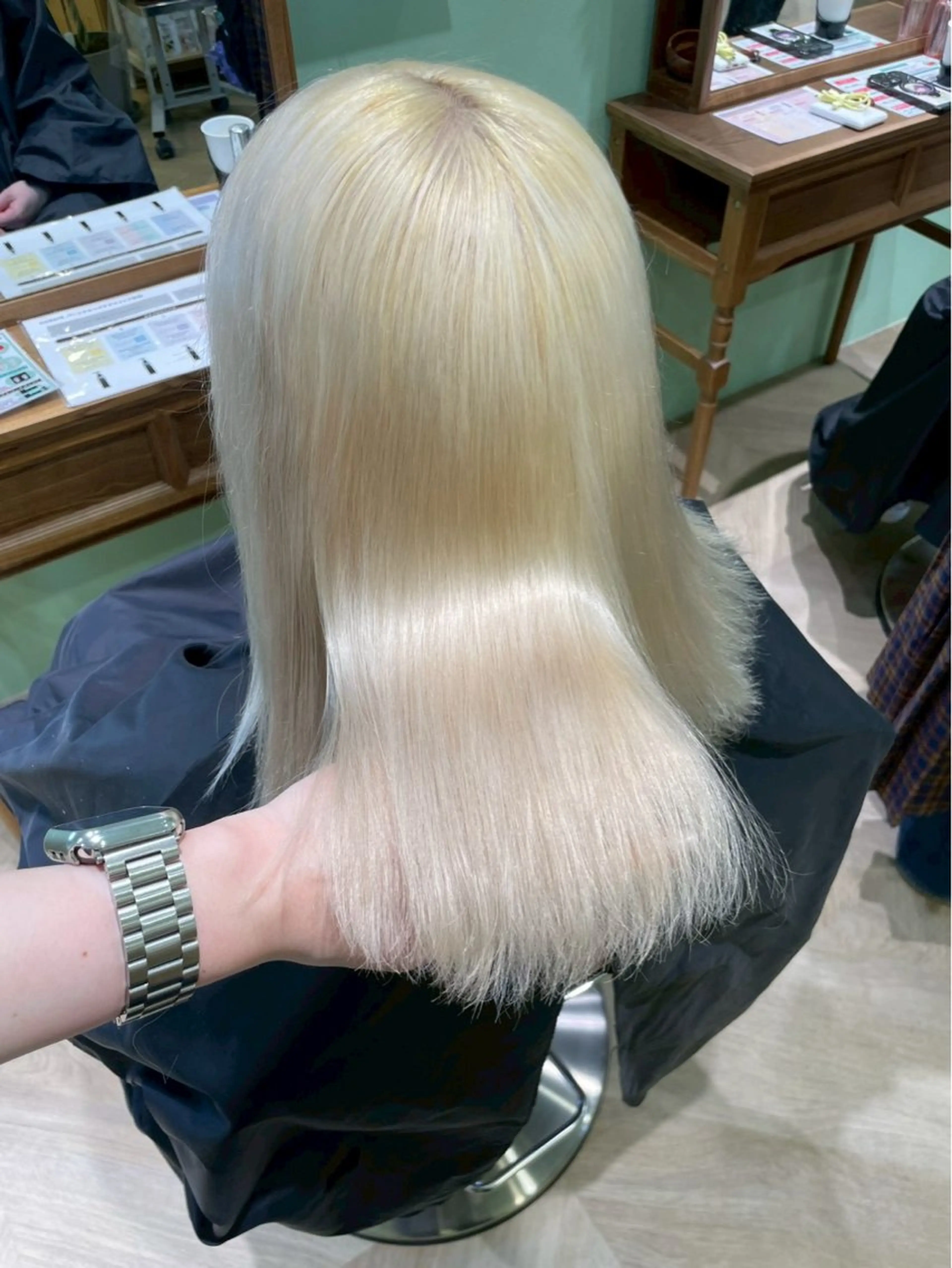 セミロング カラー 抜きっぱなしブロンド ブロンド 横浜/デザインカラー 個性派ヘアメ/まこのヘアスタイル