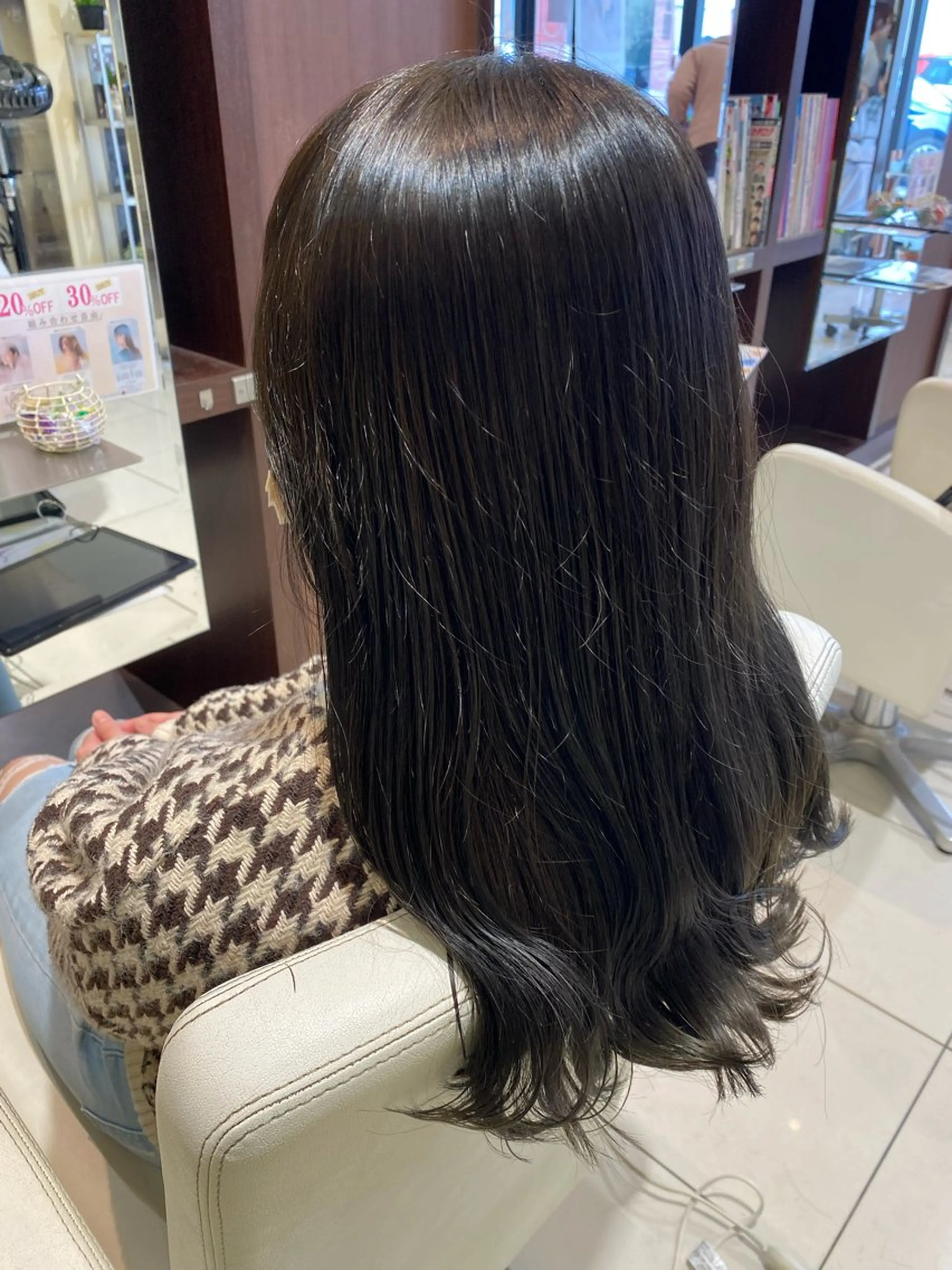ロング 内山 歩美のヘアスタイル