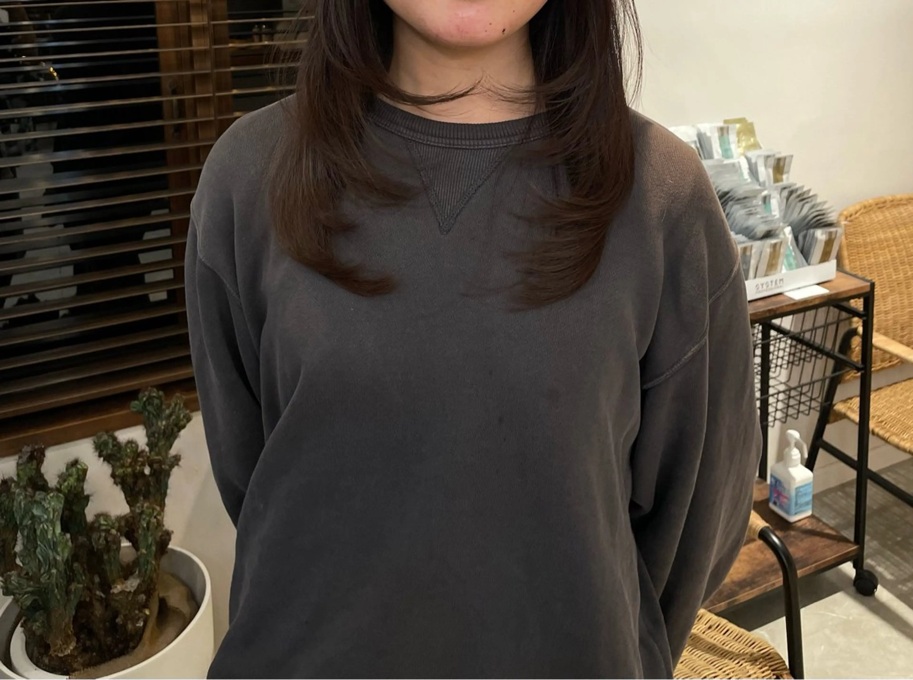 セミロング ハイレイヤー レイヤーカット niuniu所属・萩原 見咲のヘアスタイル