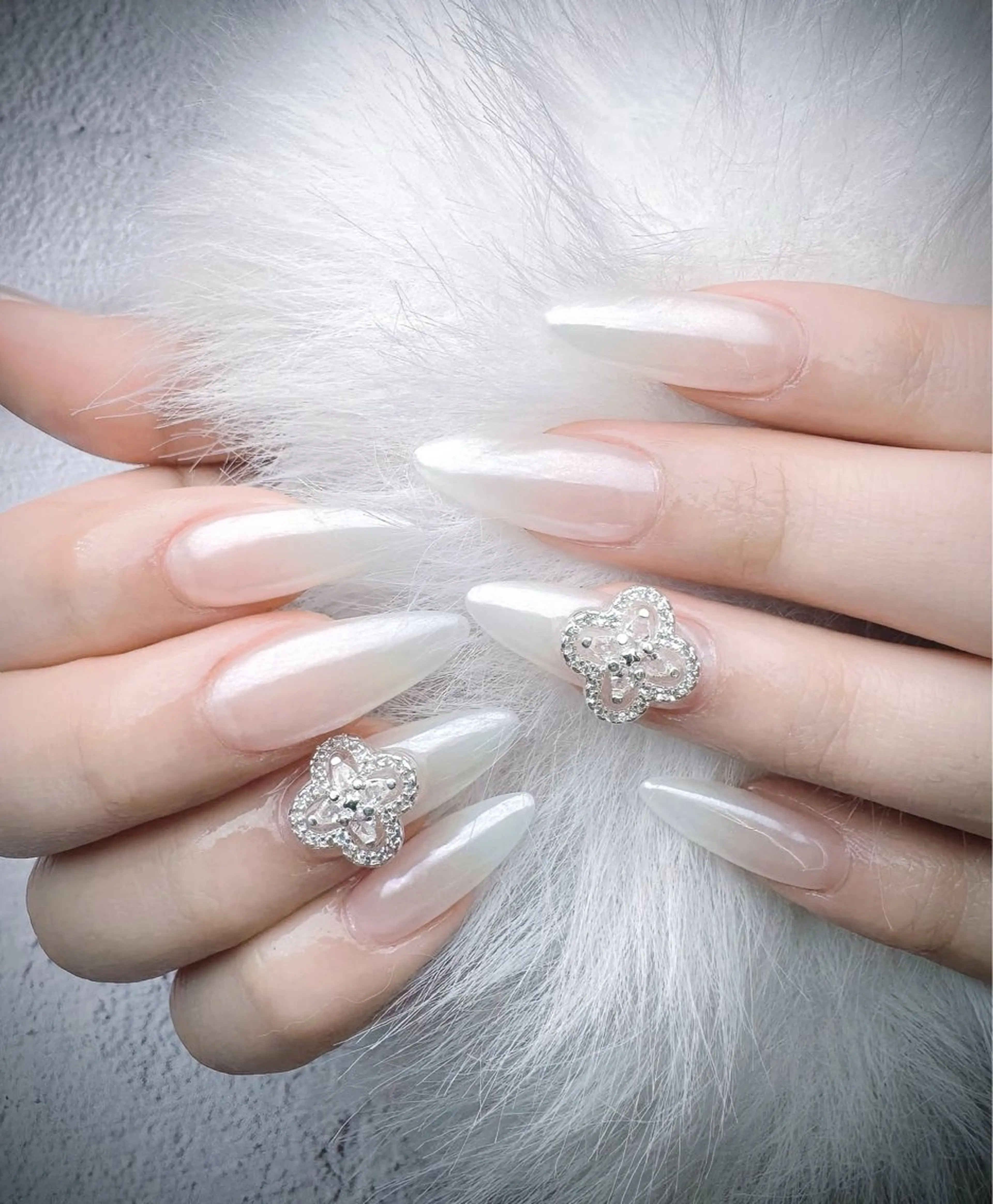 ネイル キラキラネイル マグネットネイル ミラーネイル ニュアンスネイル 春ネイル ハンドネイル Lyna 池袋のネイルデザイン