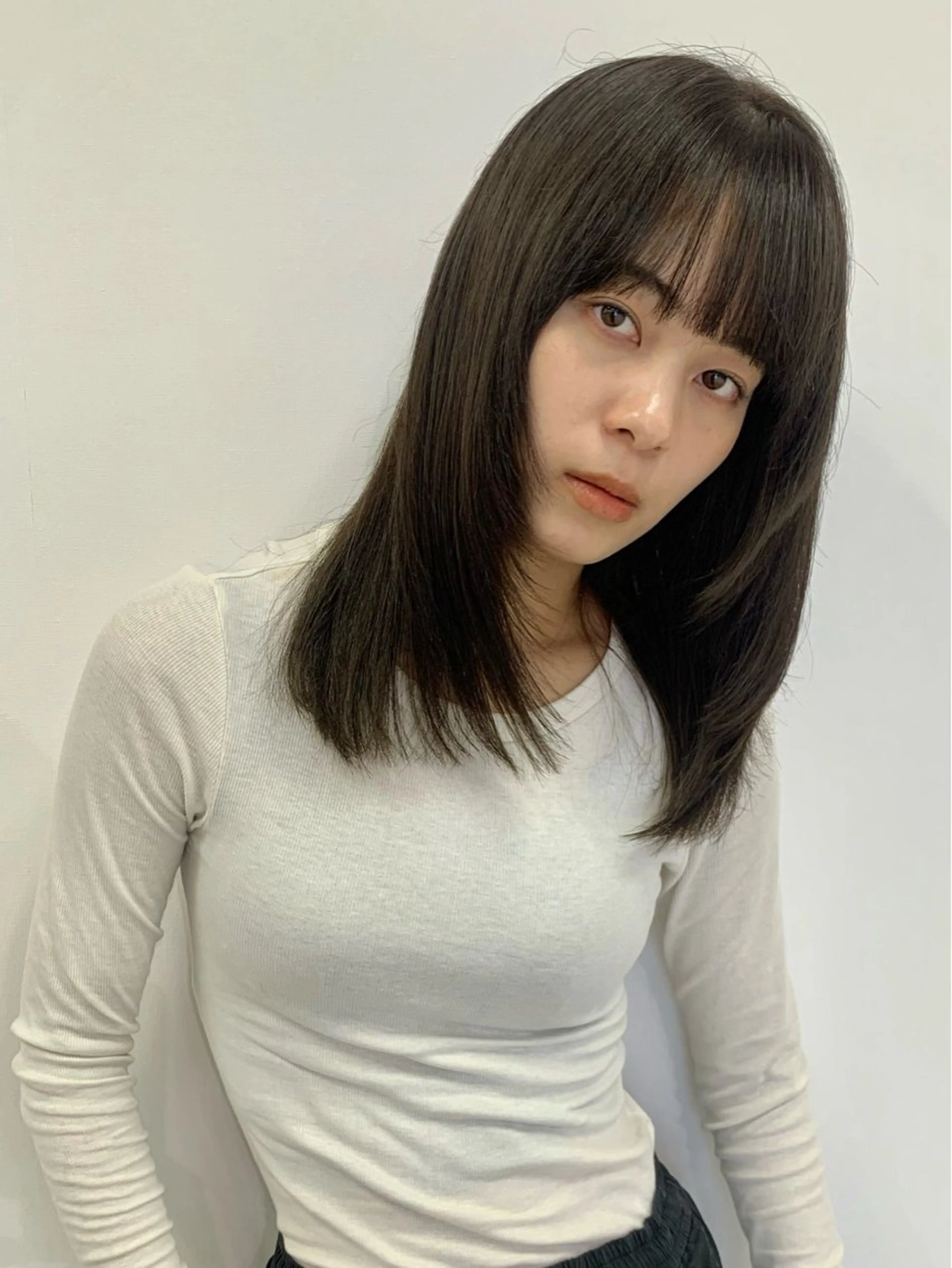 セミロング カラー 透明感カラー レイヤーカット カット ヘアカラー トリートメント 落合希 Olivebeigeのヘアスタイル