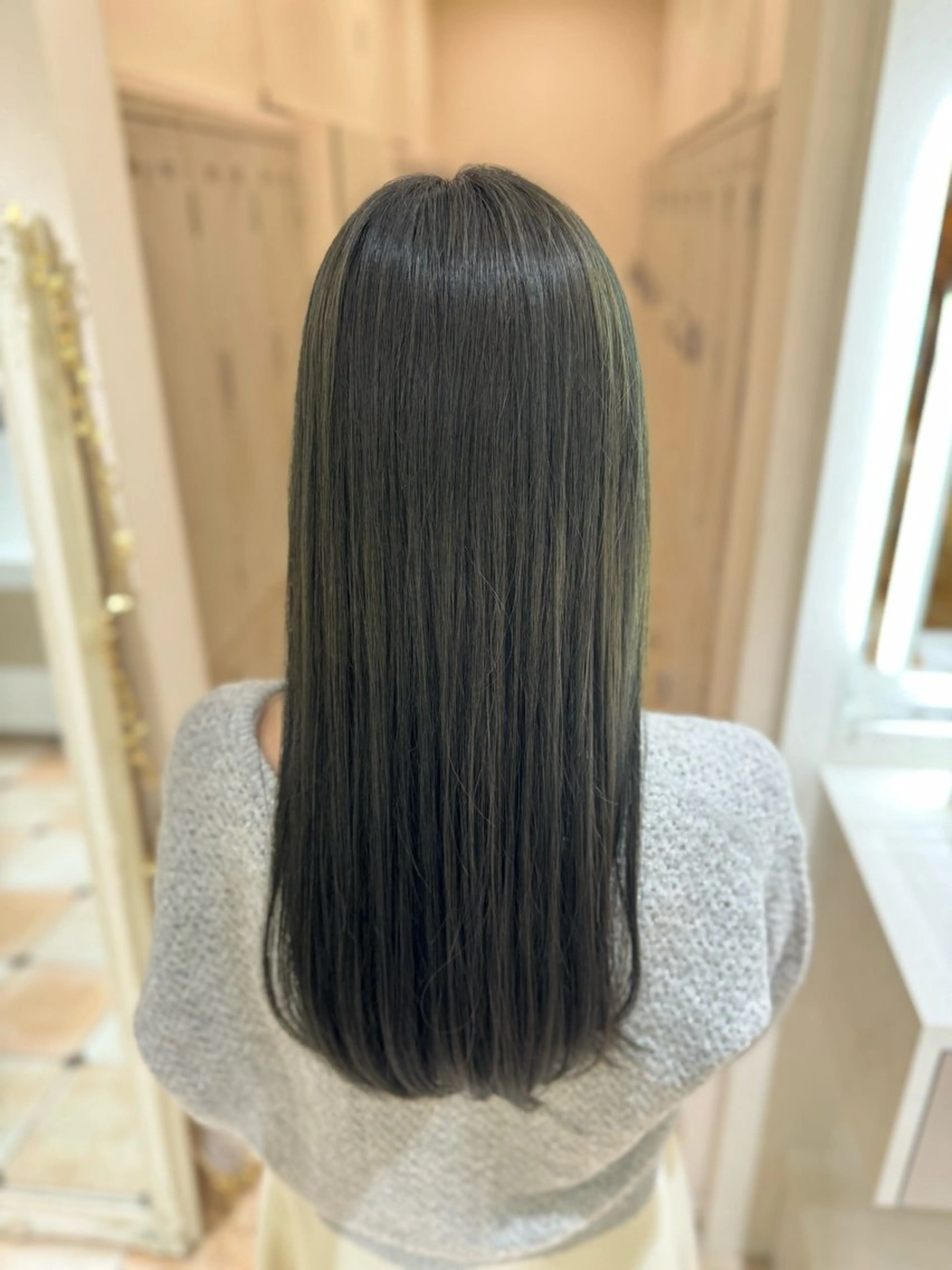 セミロング 透明感カラー🎨 田嶋翔真のヘアスタイル