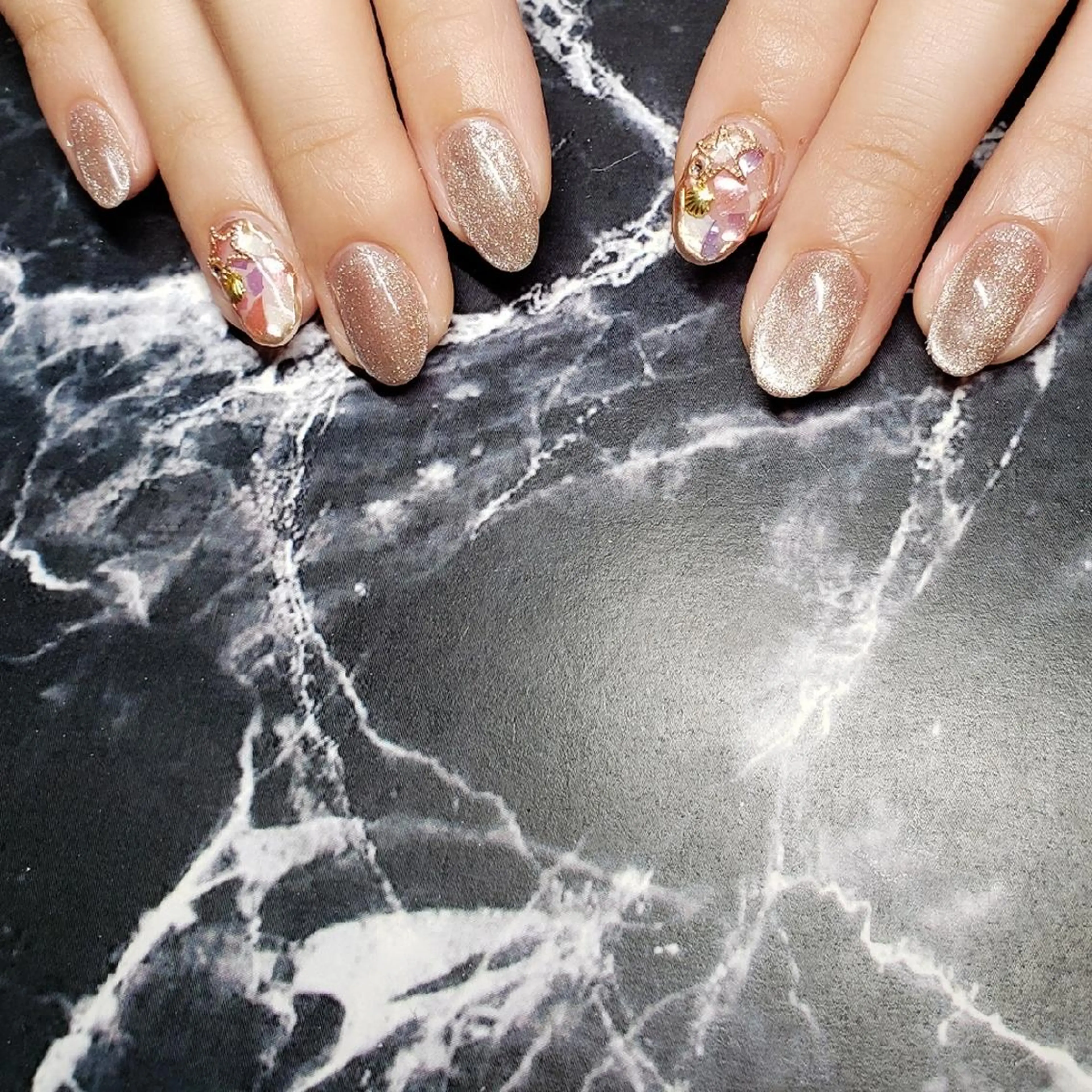 ショート ネイル マグネットネイル クロキ 。のネイルデザイン