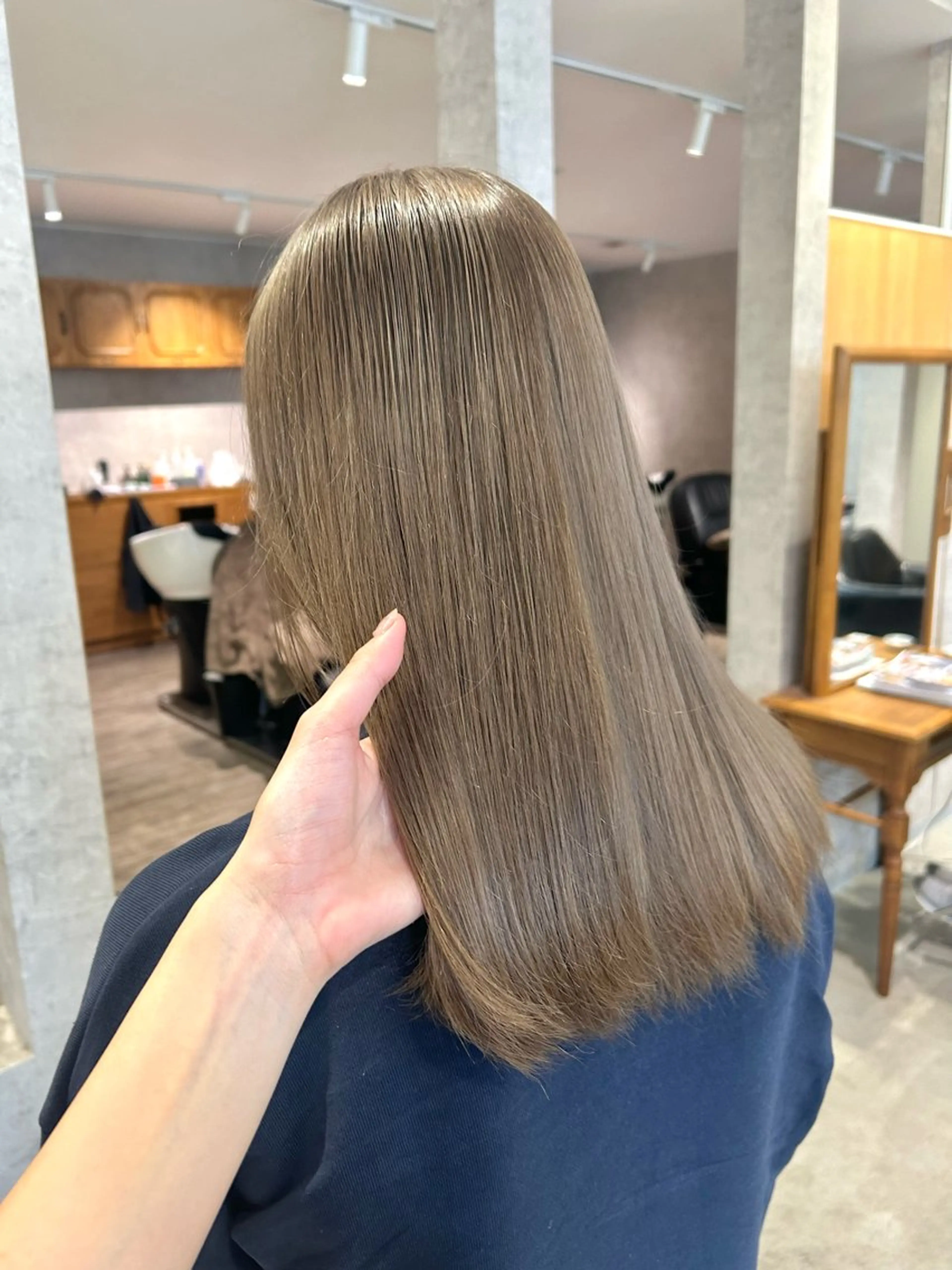 セミロング カラー suri-ru hair【スリールヘアー】所属・FURUSAWA AOIのヘアスタイル