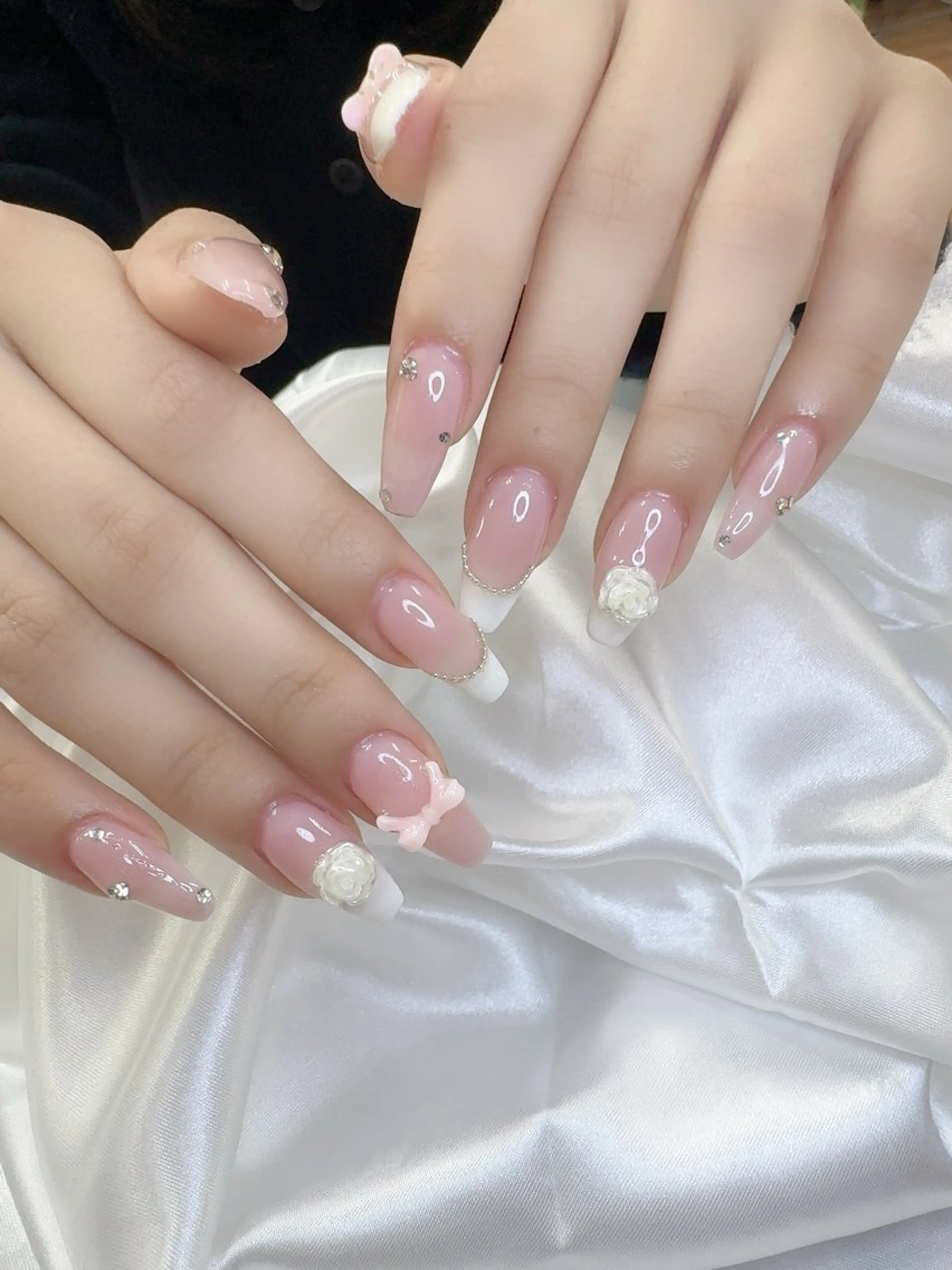 ネイル フレンチネイル 韓国ネイル マグネットネイル ニュアンスネイル オフィスネイル ハンドネイル Mlan Nailのネイルデザイン