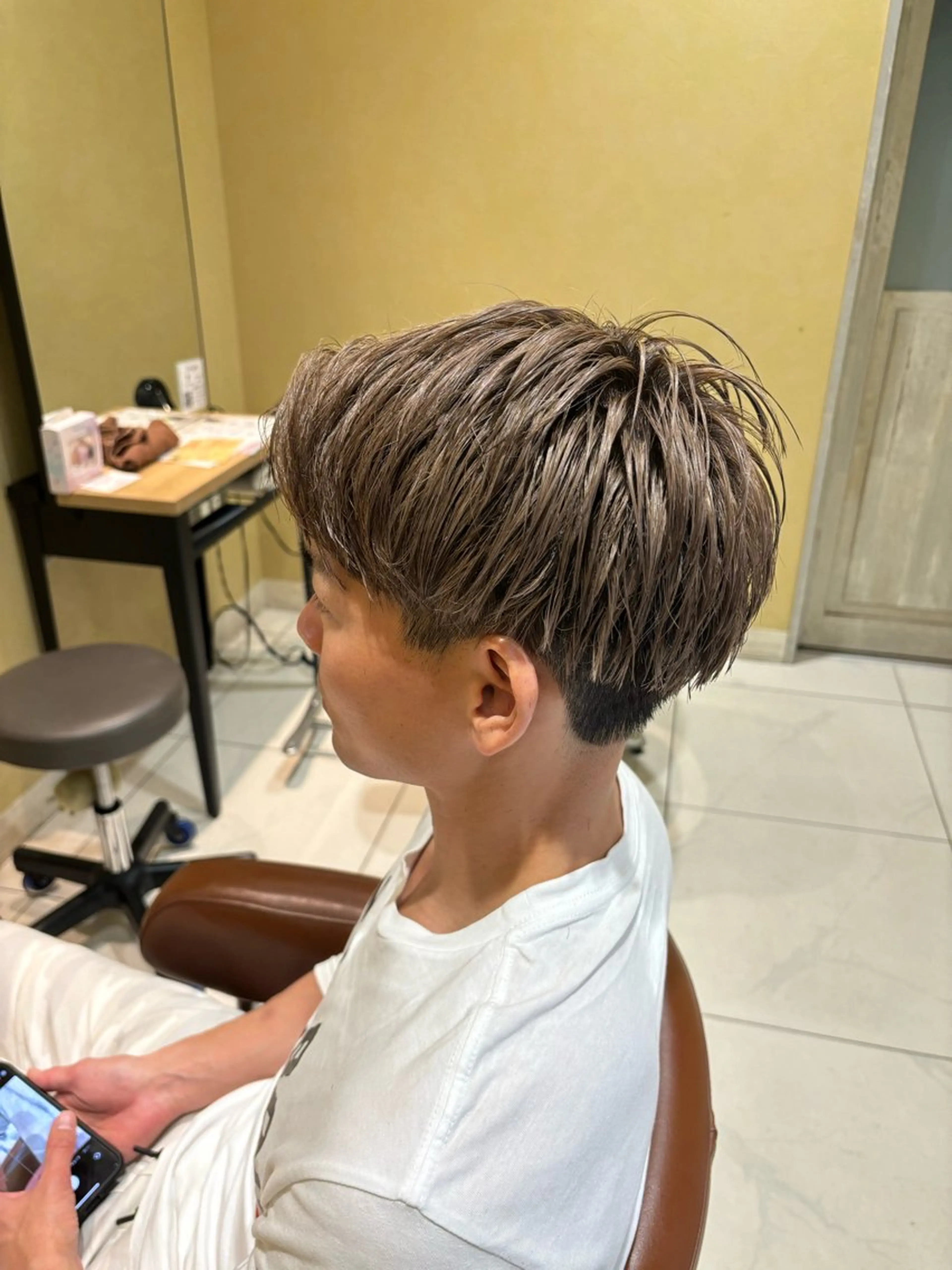 カラー メンズ 韓国風/メンズ アイブロウワックスの眉毛・アイブロウイメージ