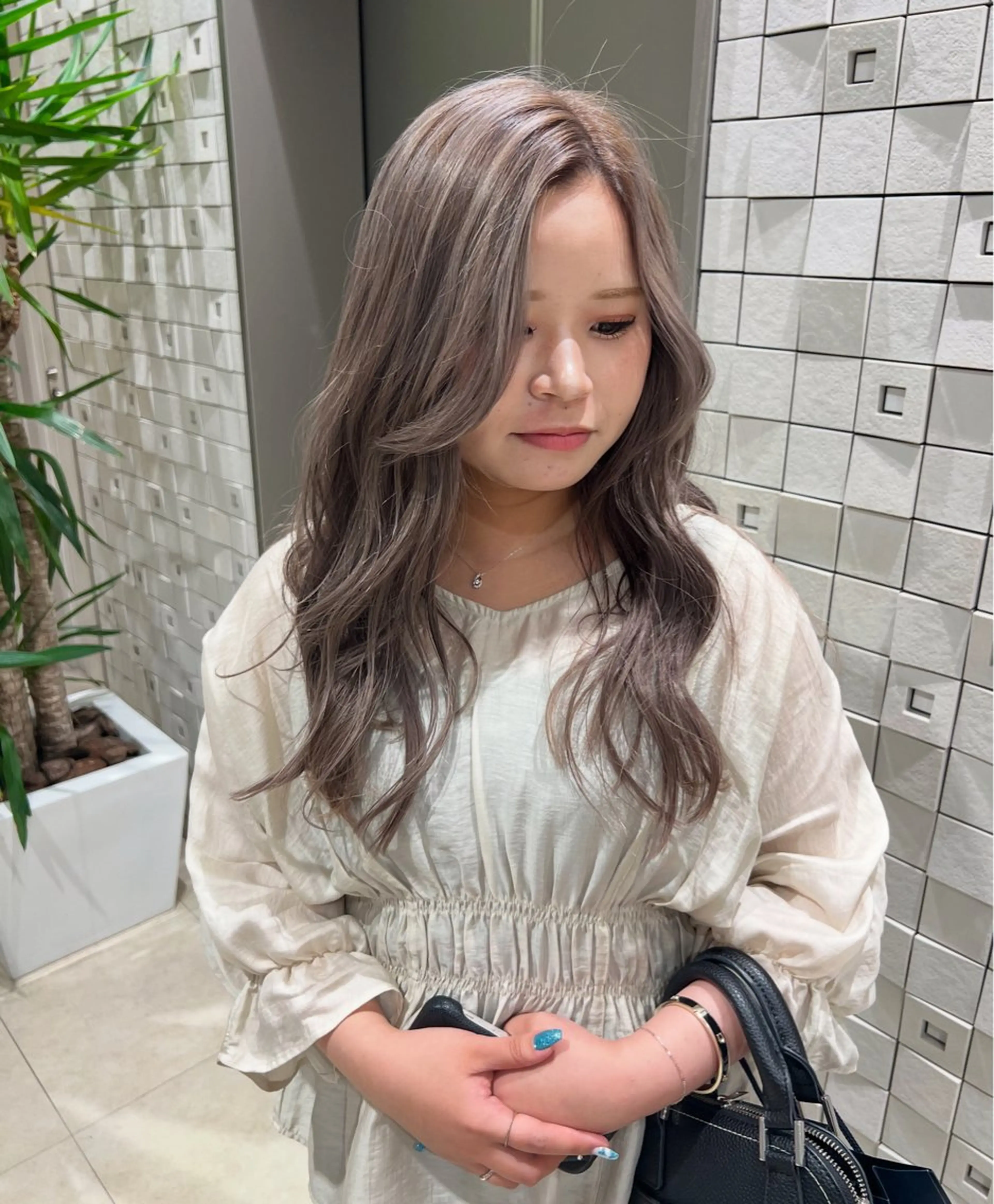 ロング カラー 透明感カラー グレージュ ラベンダーカラー ラベンダーグレージュ ラベンダーグレー 森川 好羽のヘアスタイル