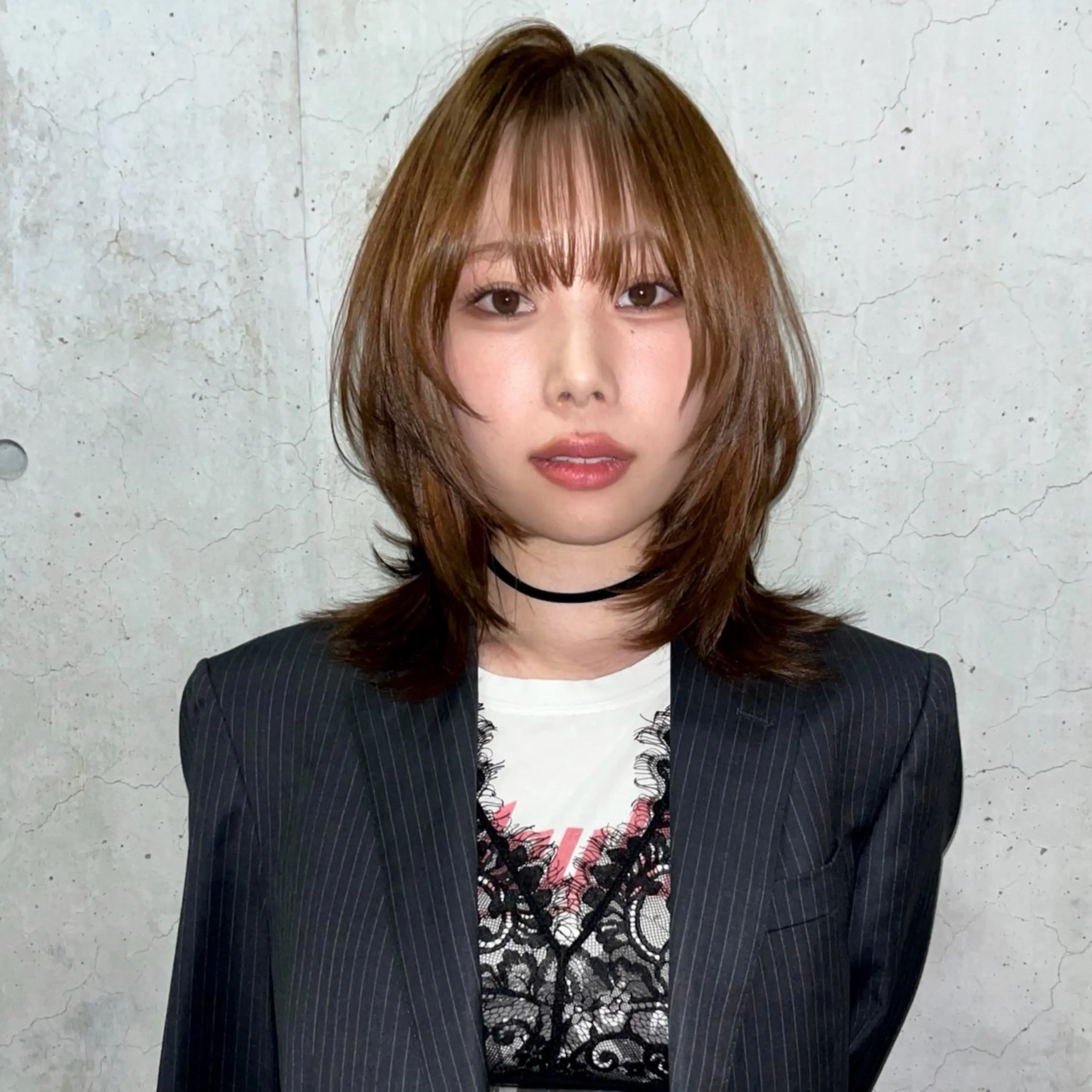 セミロング anna 韓国レイヤ ー/ ハッシュカットのヘアスタイル