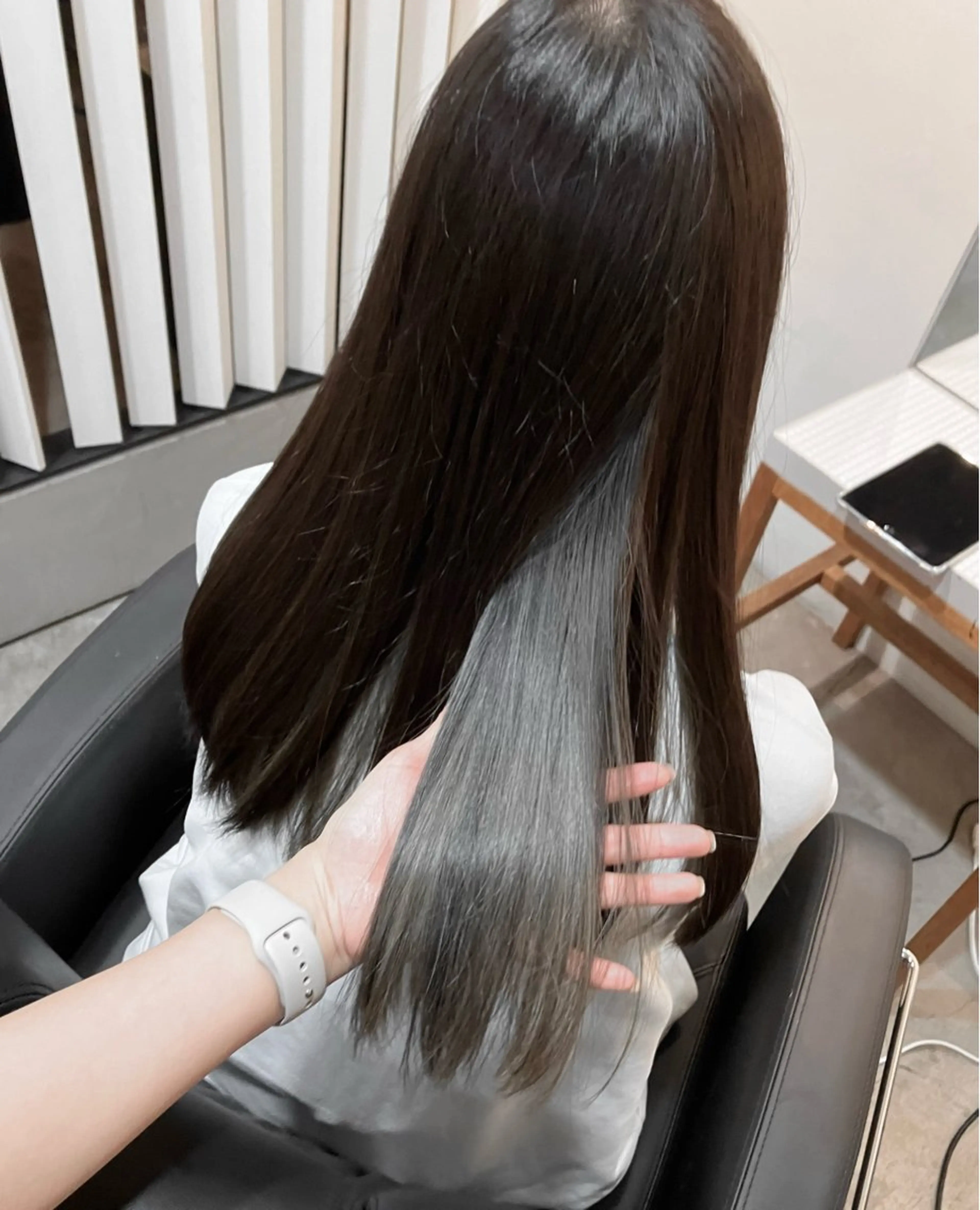 カラー 黒髪 ブリーチ シルバー ヘアカラー Liike所属・🎀透明感カラー🎀 Yurinoのヘアスタイル